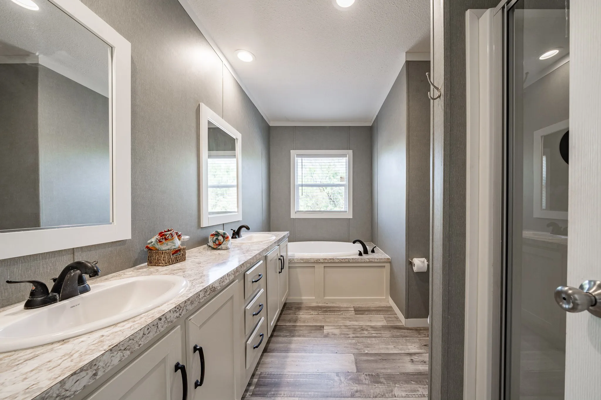 Mobile Home For Sale in Jones County , 802 S Swenson Street, Stamford, Texas 79553, 3 Bedroom, 2 Bathroom, Garage spaces, 1,458 Sqft, built in 2021, mls#21379153, Real Estate Agent in Stamford, Homes For Sale in Jones county, Homes For Sale in Stamford, Realtor in Stamford Texas, Real Estate Brokerage Independent Realty Texas, Luminita Cordes Realtor