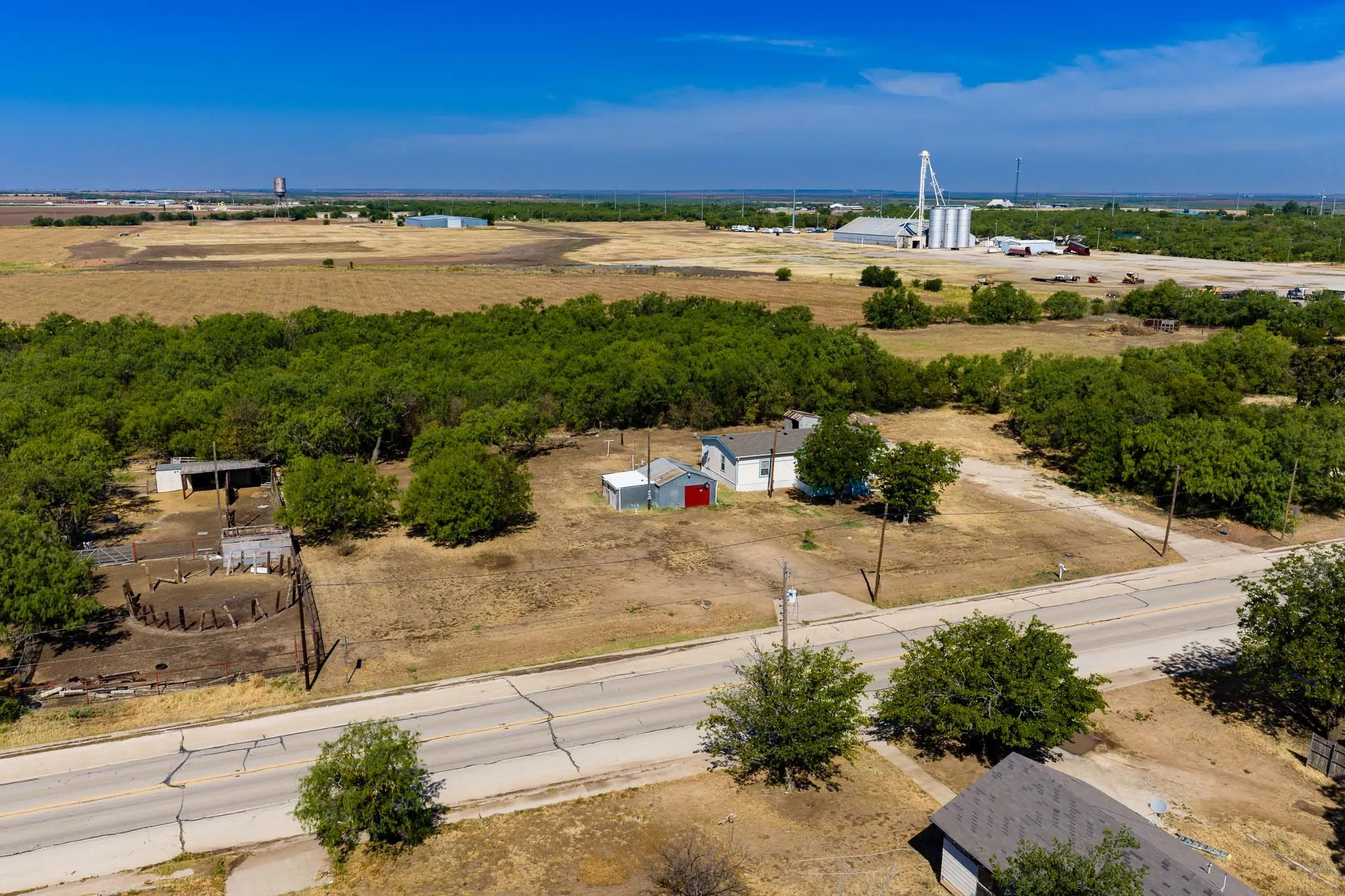 Mobile Home For Sale in Jones County , 802 S Swenson Street, Stamford, Texas 79553, 3 Bedroom, 2 Bathroom, Garage spaces, 1,458 Sqft, built in 2021, mls#21379153, Real Estate Agent in Stamford, Homes For Sale in Jones county, Homes For Sale in Stamford, Realtor in Stamford Texas, Real Estate Brokerage Independent Realty Texas, Luminita Cordes Realtor