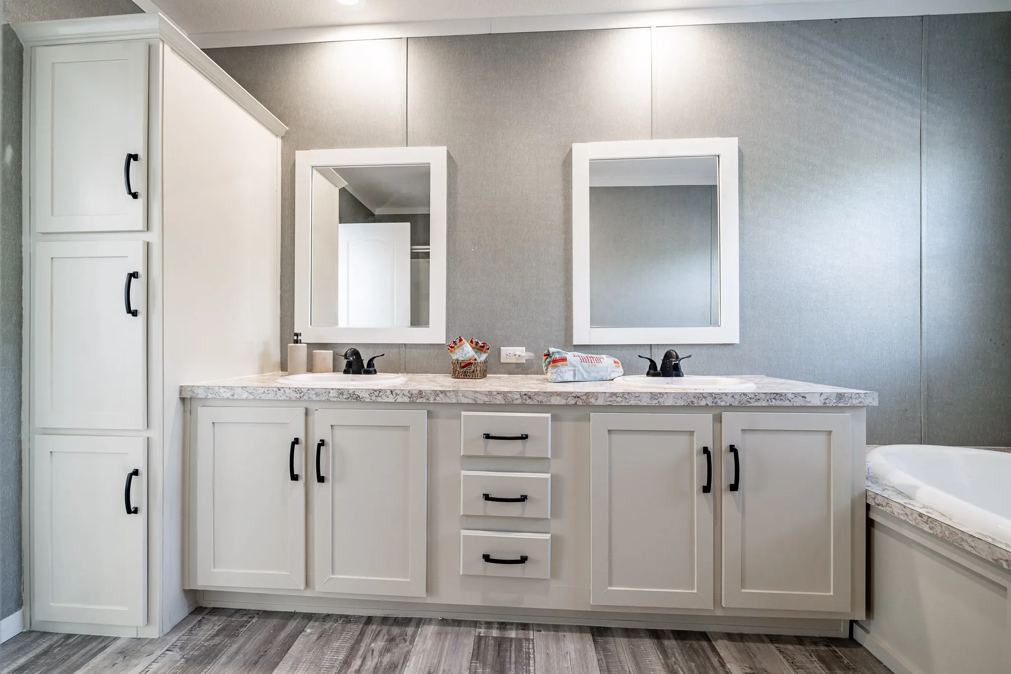 Mobile Home For Sale in Jones County , 802 S Swenson Street, Stamford, Texas 79553, 3 Bedroom, 2 Bathroom, Garage spaces, 1,458 Sqft, built in 2021, mls#21379153, Real Estate Agent in Stamford, Homes For Sale in Jones county, Homes For Sale in Stamford, Realtor in Stamford Texas, Real Estate Brokerage Independent Realty Texas, Luminita Cordes Realtor