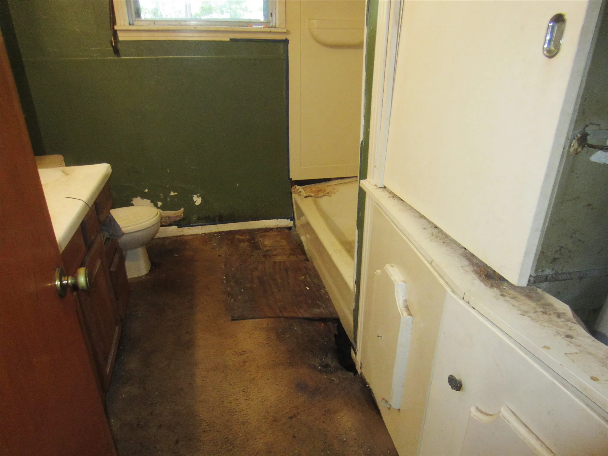 Single Family Residence For Sale in Van Zandt County , 241 E main Street, Van, Texas 75790, 0, 2 Bathroom, Garage spaces, 1,632 Sqft, built in 1965, mls#21379405, Real Estate Agent in Van, Homes For Sale in Van Zandt county, Homes For Sale in Van, Realtor in Van Texas, Real Estate Brokerage Independent Realty Texas, Luminita Cordes Realtor