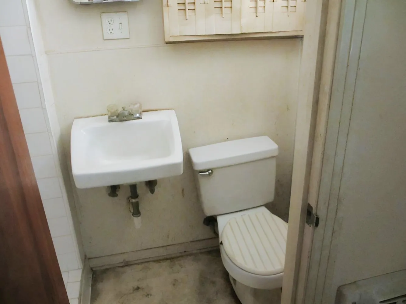 Single Family Residence For Sale in Van Zandt County , 241 E main Street, Van, Texas 75790, 0, 2 Bathroom, Garage spaces, 1,632 Sqft, built in 1965, mls#21379405, Real Estate Agent in Van, Homes For Sale in Van Zandt county, Homes For Sale in Van, Realtor in Van Texas, Real Estate Brokerage Independent Realty Texas, Luminita Cordes Realtor