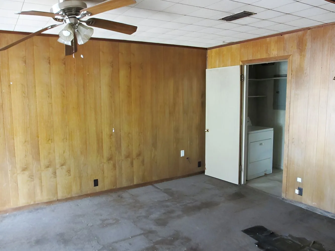 Single Family Residence For Sale in Van Zandt County , 241 E main Street, Van, Texas 75790, 0, 2 Bathroom, Garage spaces, 1,632 Sqft, built in 1965, mls#21379405, Real Estate Agent in Van, Homes For Sale in Van Zandt county, Homes For Sale in Van, Realtor in Van Texas, Real Estate Brokerage Independent Realty Texas, Luminita Cordes Realtor