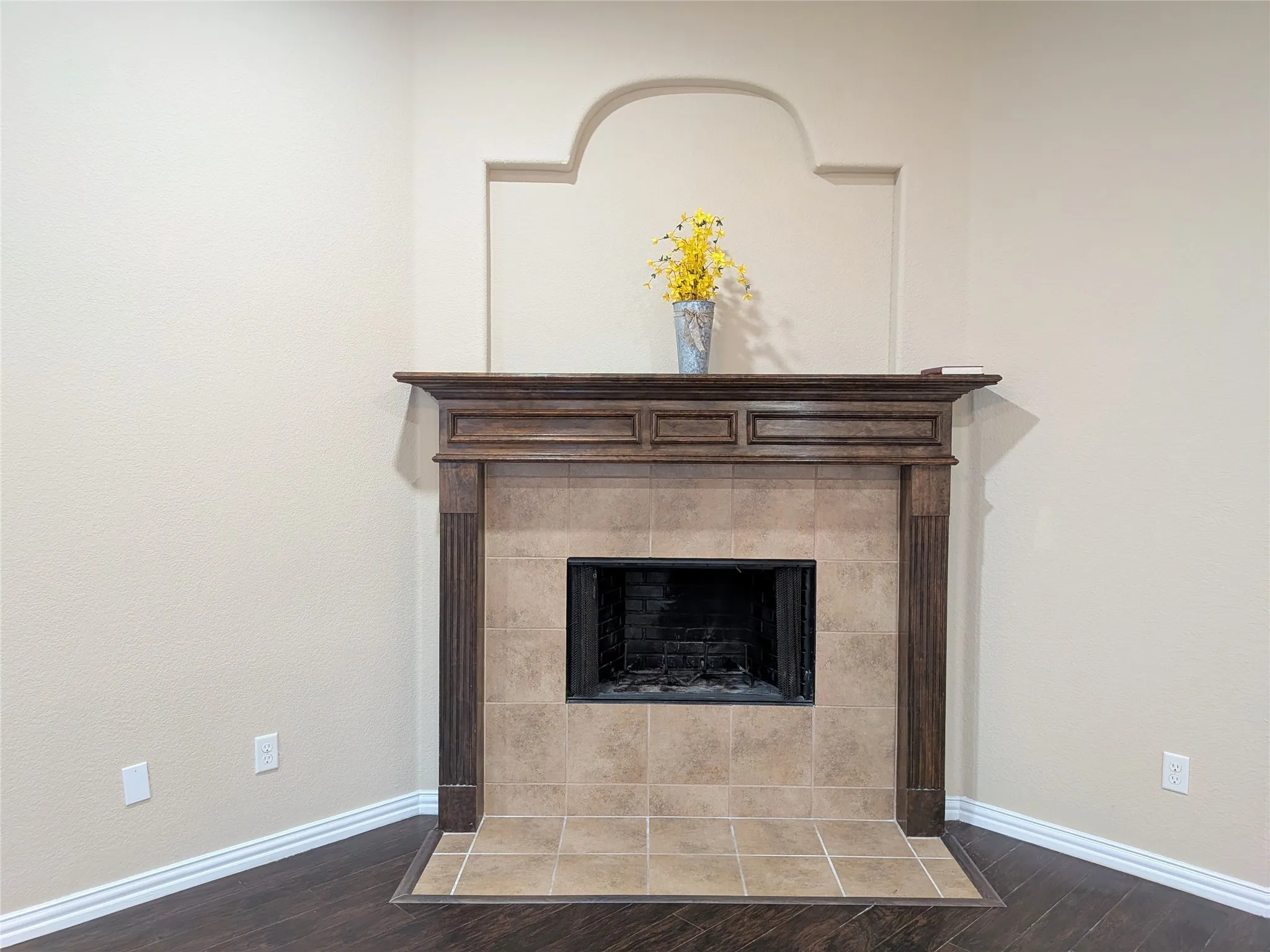 Single Family Residence For Sale in Ellis County , 408 Valley Ridge Drive, Red Oak, Texas 75154, 3 Bedroom, 2 Bathroom, 2 Garage spaces, 2,155 Sqft, built in 2013, mls#21379407, Real Estate Agent in Red Oak, Homes For Sale in Ellis county, Homes For Sale in Red Oak, Realtor in Red Oak Texas, Real Estate Brokerage Independent Realty Texas, Luminita Cordes Realtor