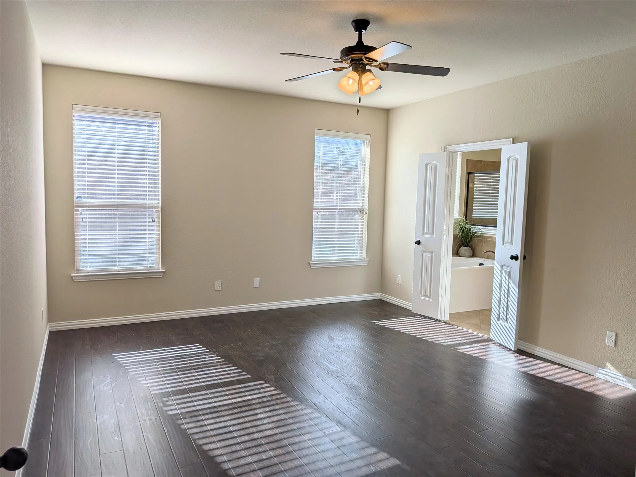Single Family Residence For Sale in Ellis County , 408 Valley Ridge Drive, Red Oak, Texas 75154, 3 Bedroom, 2 Bathroom, 2 Garage spaces, 2,155 Sqft, built in 2013, mls#21379407, Real Estate Agent in Red Oak, Homes For Sale in Ellis county, Homes For Sale in Red Oak, Realtor in Red Oak Texas, Real Estate Brokerage Independent Realty Texas, Luminita Cordes Realtor