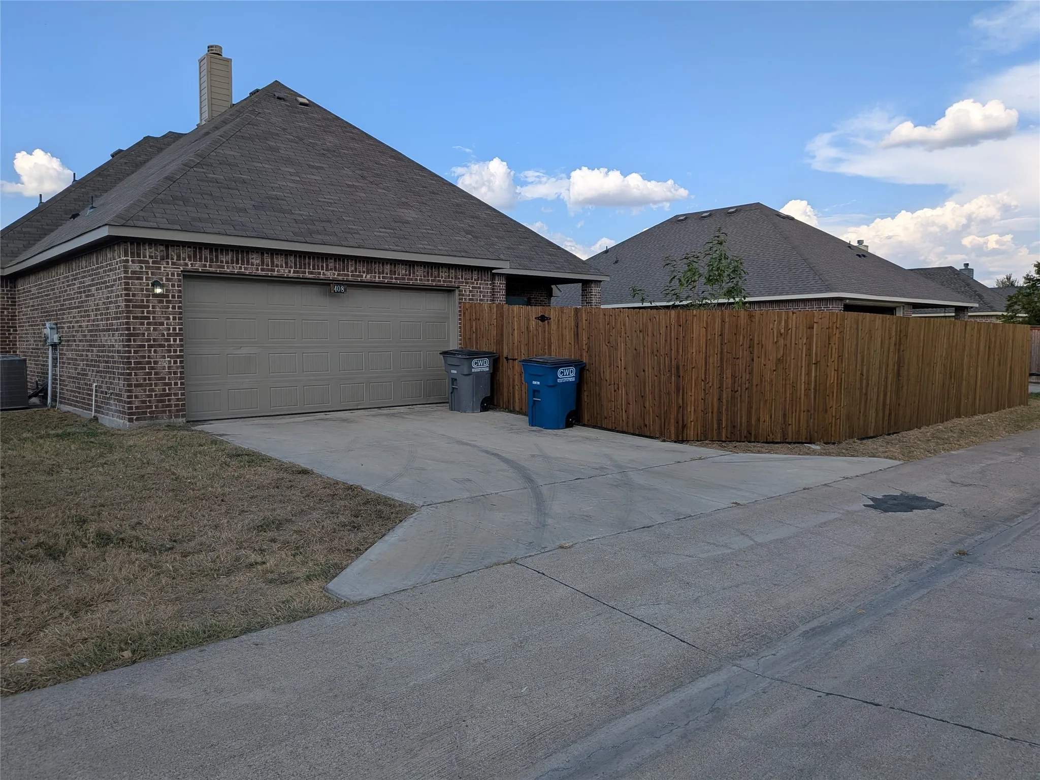 Single Family Residence For Sale in Ellis County , 408 Valley Ridge Drive, Red Oak, Texas 75154, 3 Bedroom, 2 Bathroom, 2 Garage spaces, 2,155 Sqft, built in 2013, mls#21379407, Real Estate Agent in Red Oak, Homes For Sale in Ellis county, Homes For Sale in Red Oak, Realtor in Red Oak Texas, Real Estate Brokerage Independent Realty Texas, Luminita Cordes Realtor