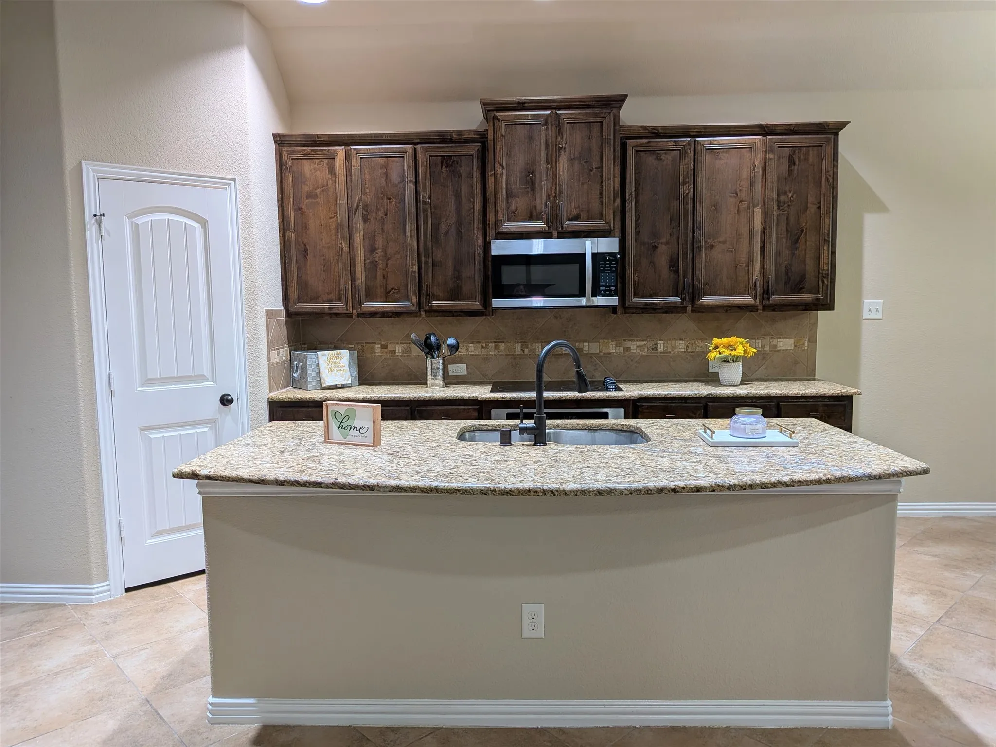 Single Family Residence For Sale in Ellis County , 408 Valley Ridge Drive, Red Oak, Texas 75154, 3 Bedroom, 2 Bathroom, 2 Garage spaces, 2,155 Sqft, built in 2013, mls#21379407, Real Estate Agent in Red Oak, Homes For Sale in Ellis county, Homes For Sale in Red Oak, Realtor in Red Oak Texas, Real Estate Brokerage Independent Realty Texas, Luminita Cordes Realtor