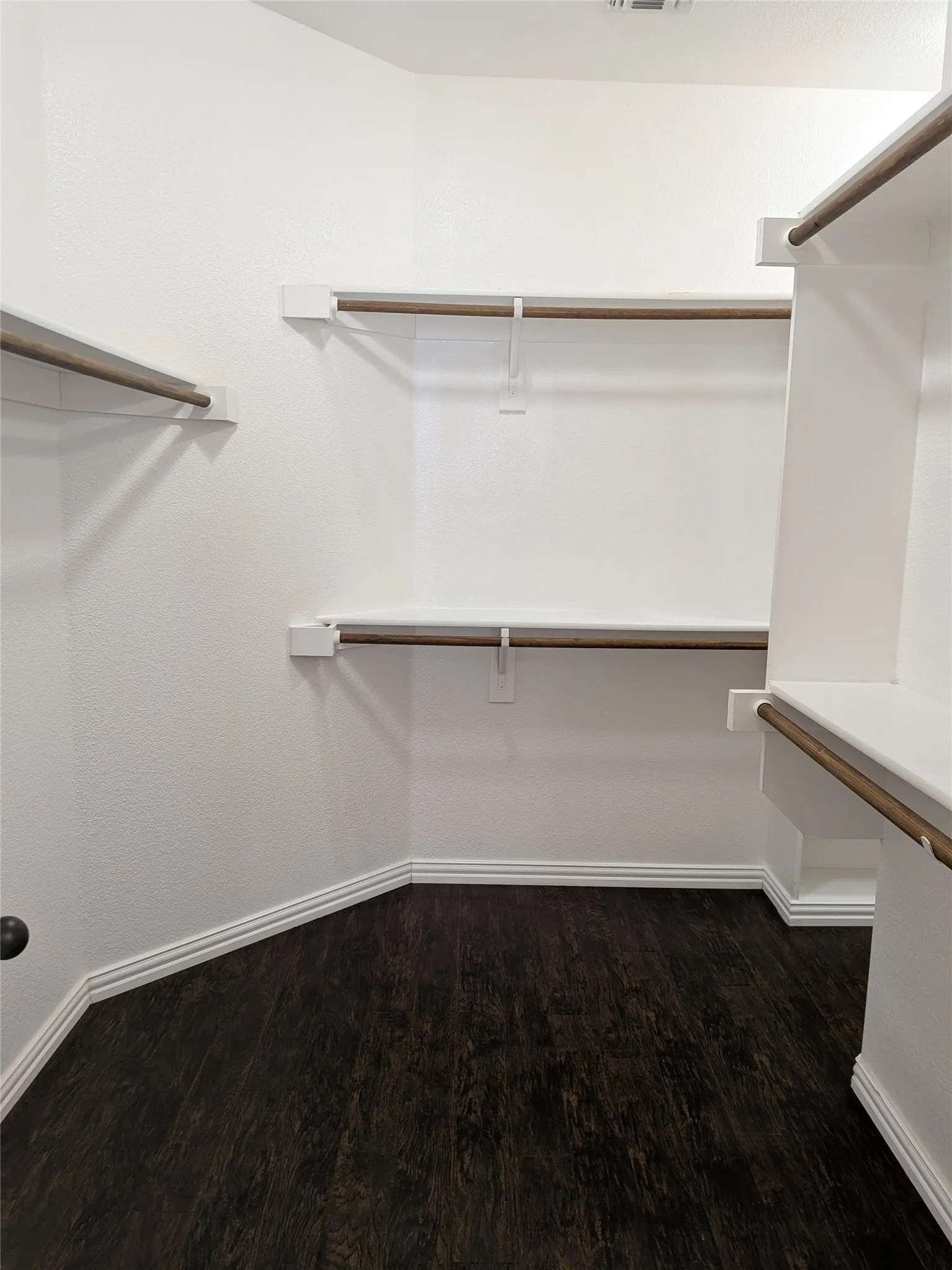 Single Family Residence For Sale in Ellis County , 408 Valley Ridge Drive, Red Oak, Texas 75154, 3 Bedroom, 2 Bathroom, 2 Garage spaces, 2,155 Sqft, built in 2013, mls#21379407, Real Estate Agent in Red Oak, Homes For Sale in Ellis county, Homes For Sale in Red Oak, Realtor in Red Oak Texas, Real Estate Brokerage Independent Realty Texas, Luminita Cordes Realtor
