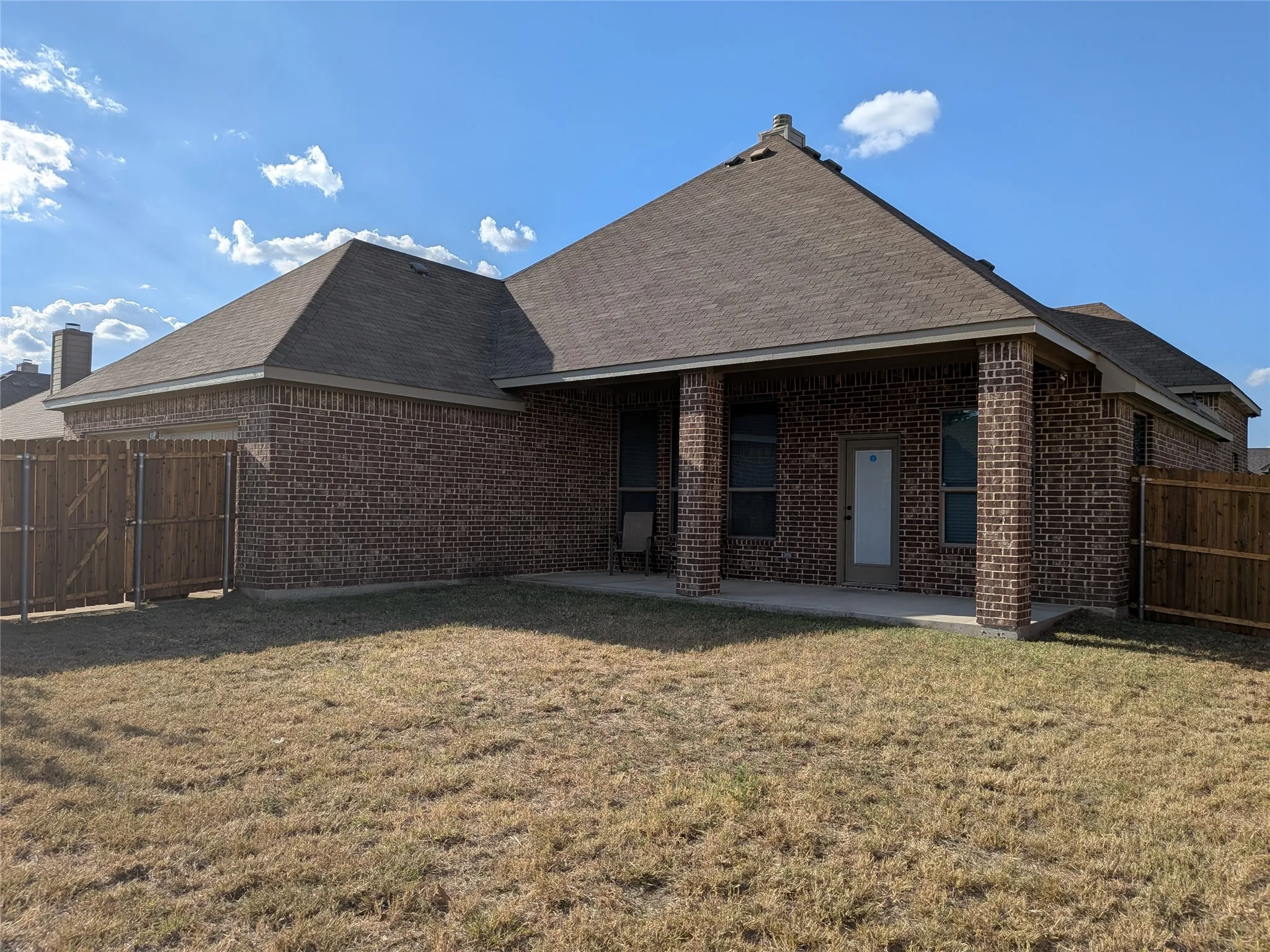 Single Family Residence For Sale in Ellis County , 408 Valley Ridge Drive, Red Oak, Texas 75154, 3 Bedroom, 2 Bathroom, 2 Garage spaces, 2,155 Sqft, built in 2013, mls#21379407, Real Estate Agent in Red Oak, Homes For Sale in Ellis county, Homes For Sale in Red Oak, Realtor in Red Oak Texas, Real Estate Brokerage Independent Realty Texas, Luminita Cordes Realtor