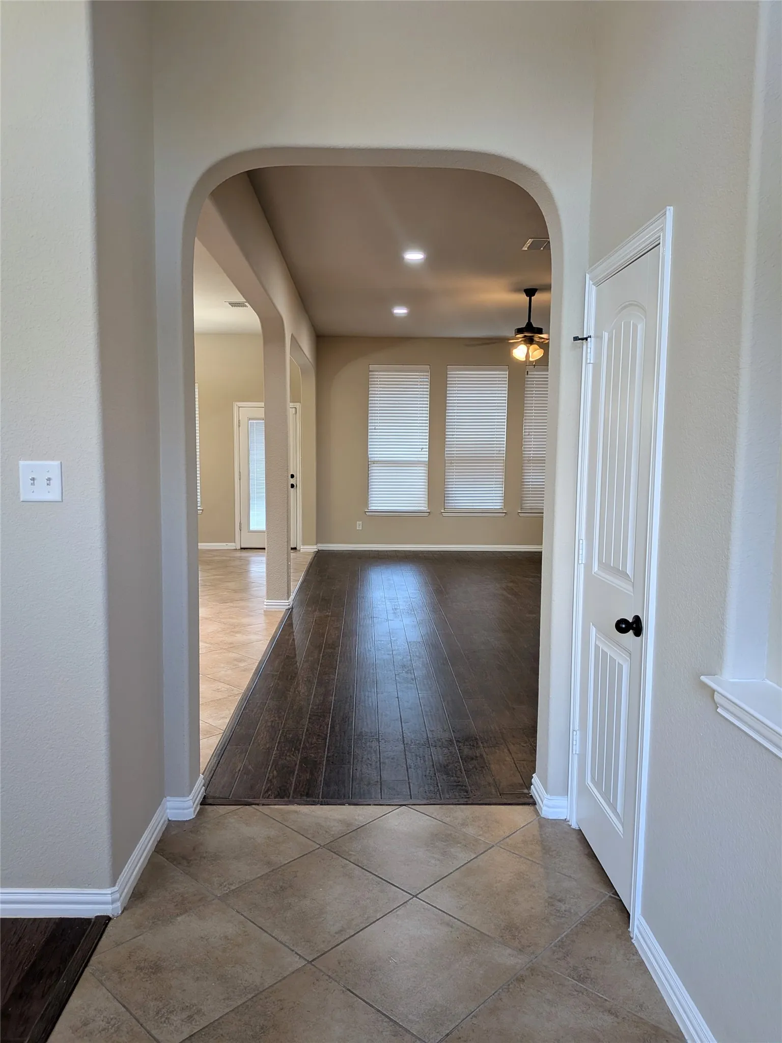 Single Family Residence For Sale in Ellis County , 408 Valley Ridge Drive, Red Oak, Texas 75154, 3 Bedroom, 2 Bathroom, 2 Garage spaces, 2,155 Sqft, built in 2013, mls#21379407, Real Estate Agent in Red Oak, Homes For Sale in Ellis county, Homes For Sale in Red Oak, Realtor in Red Oak Texas, Real Estate Brokerage Independent Realty Texas, Luminita Cordes Realtor