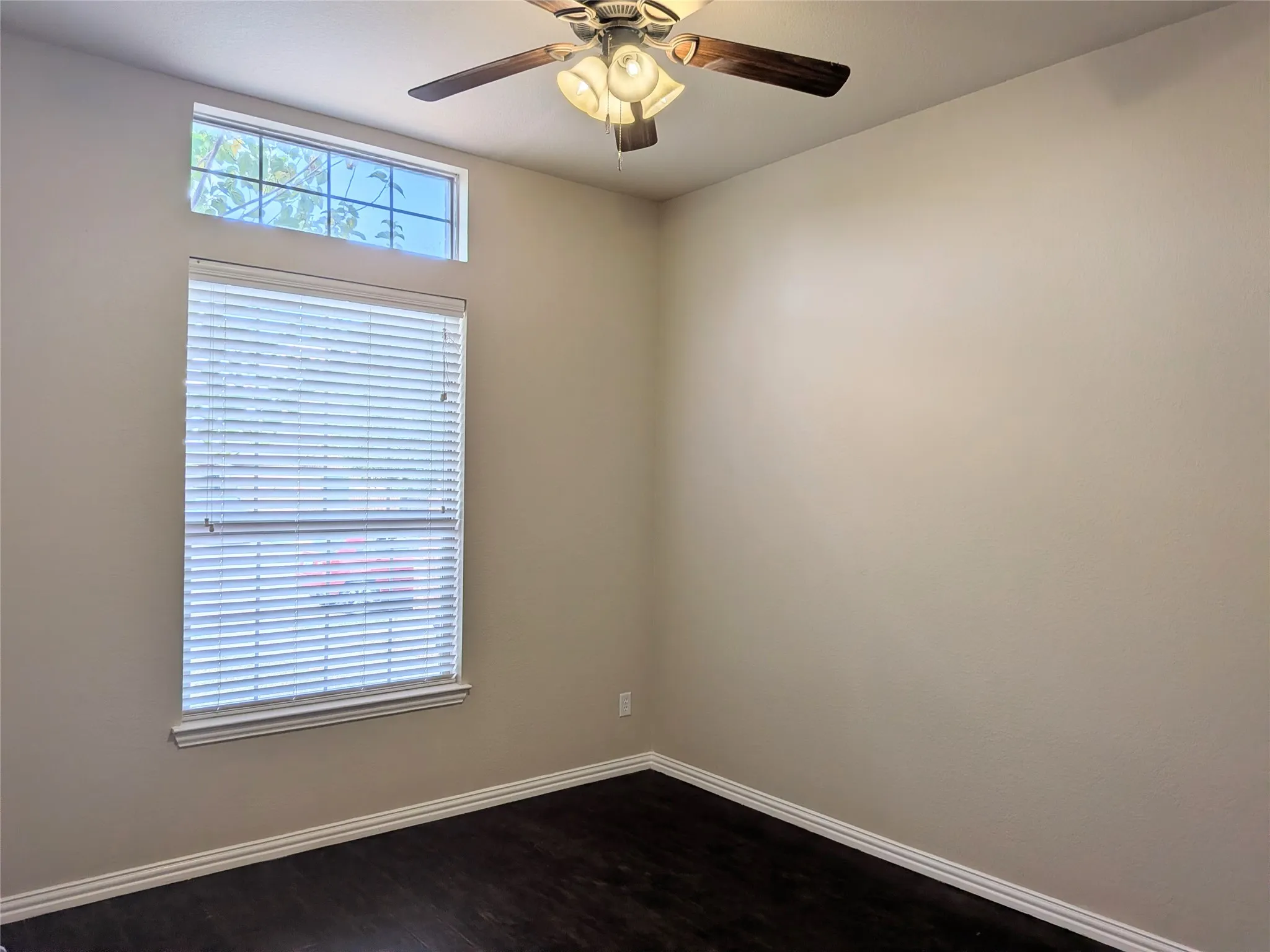 Single Family Residence For Sale in Ellis County , 408 Valley Ridge Drive, Red Oak, Texas 75154, 3 Bedroom, 2 Bathroom, 2 Garage spaces, 2,155 Sqft, built in 2013, mls#21379407, Real Estate Agent in Red Oak, Homes For Sale in Ellis county, Homes For Sale in Red Oak, Realtor in Red Oak Texas, Real Estate Brokerage Independent Realty Texas, Luminita Cordes Realtor