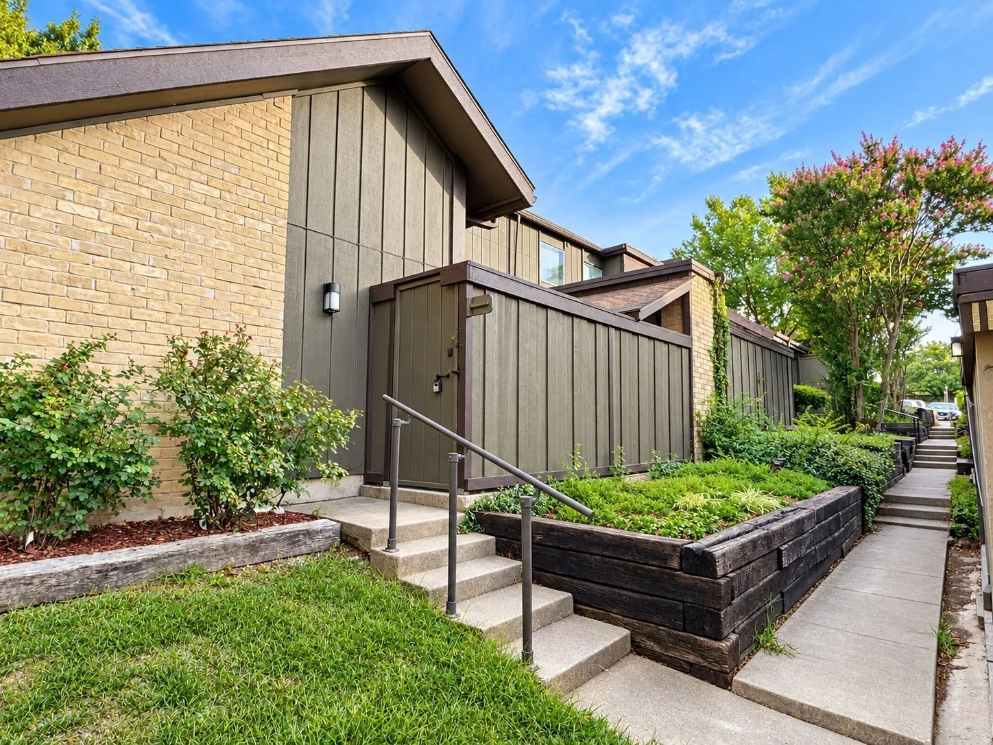 Condominium For Sale in Dallas County , 4653 Country Creek Drive 1124, Dallas, Texas 75236, 2 Bedroom, 2 Bathroom, Garage spaces, 1,046 Sqft, built in 1974, mls#21379387, Real Estate Agent in Dallas, Homes For Sale in Dallas county, Homes For Sale in Dallas, Realtor in Dallas Texas, Real Estate Brokerage Independent Realty Texas, Luminita Cordes Realtor