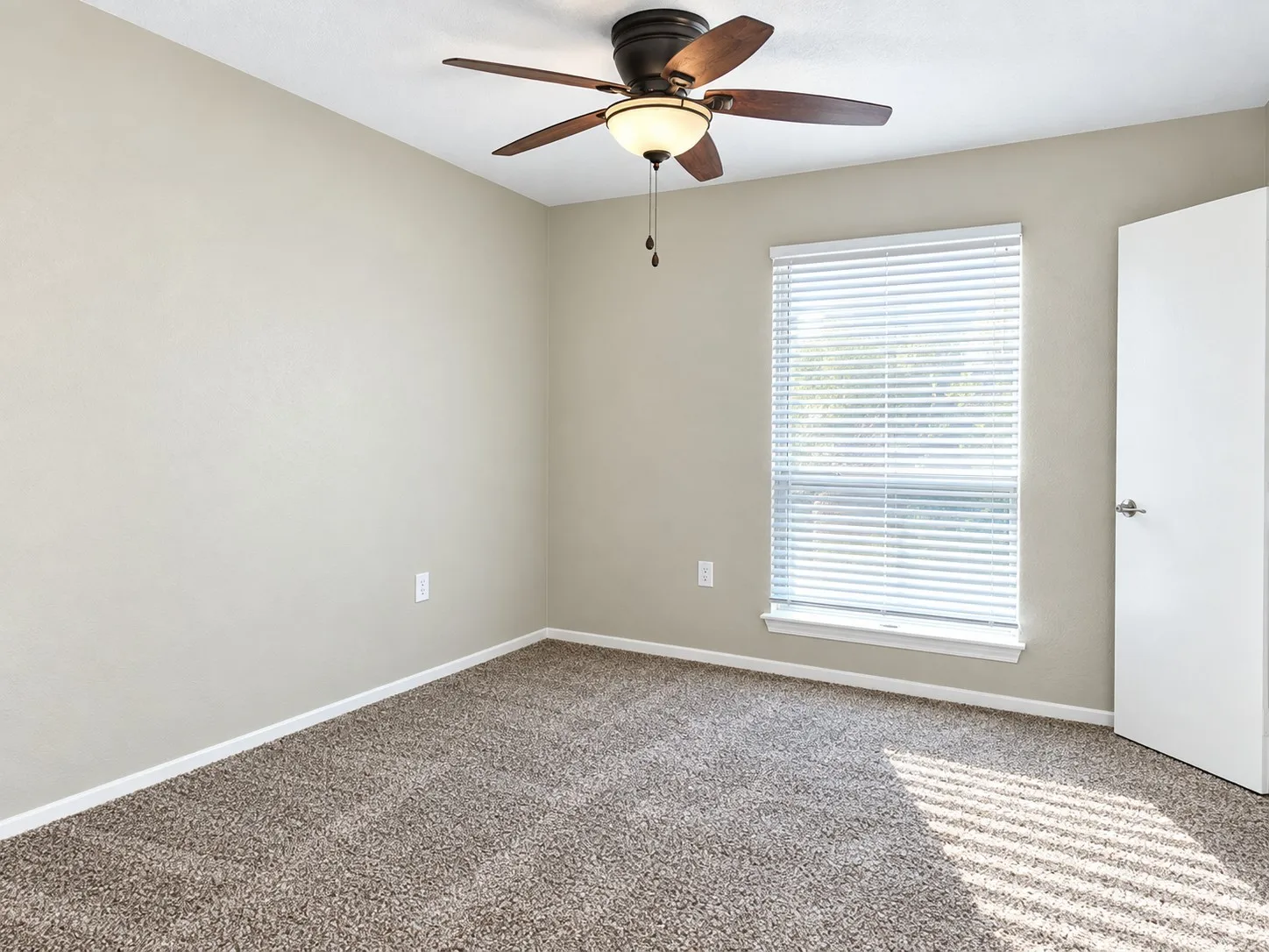 Condominium For Sale in Dallas County , 4653 Country Creek Drive 1124, Dallas, Texas 75236, 2 Bedroom, 2 Bathroom, Garage spaces, 1,046 Sqft, built in 1974, mls#21379387, Real Estate Agent in Dallas, Homes For Sale in Dallas county, Homes For Sale in Dallas, Realtor in Dallas Texas, Real Estate Brokerage Independent Realty Texas, Luminita Cordes Realtor