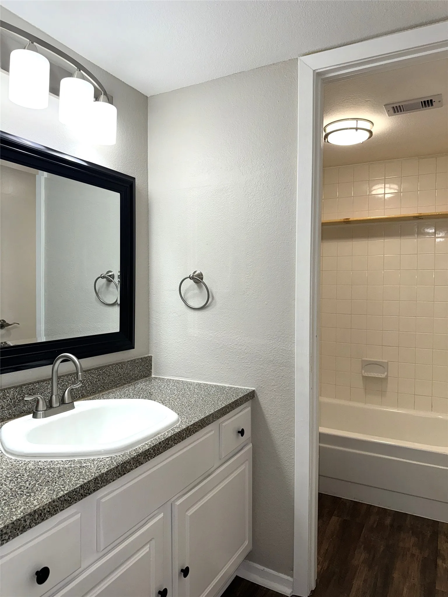 Condominium For Sale in Dallas County , 4653 Country Creek Drive 1124, Dallas, Texas 75236, 2 Bedroom, 2 Bathroom, Garage spaces, 1,046 Sqft, built in 1974, mls#21379387, Real Estate Agent in Dallas, Homes For Sale in Dallas county, Homes For Sale in Dallas, Realtor in Dallas Texas, Real Estate Brokerage Independent Realty Texas, Luminita Cordes Realtor