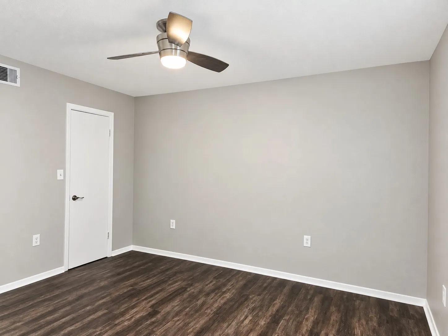 Condominium For Sale in Dallas County , 4653 Country Creek Drive 1124, Dallas, Texas 75236, 2 Bedroom, 2 Bathroom, Garage spaces, 1,046 Sqft, built in 1974, mls#21379387, Real Estate Agent in Dallas, Homes For Sale in Dallas county, Homes For Sale in Dallas, Realtor in Dallas Texas, Real Estate Brokerage Independent Realty Texas, Luminita Cordes Realtor