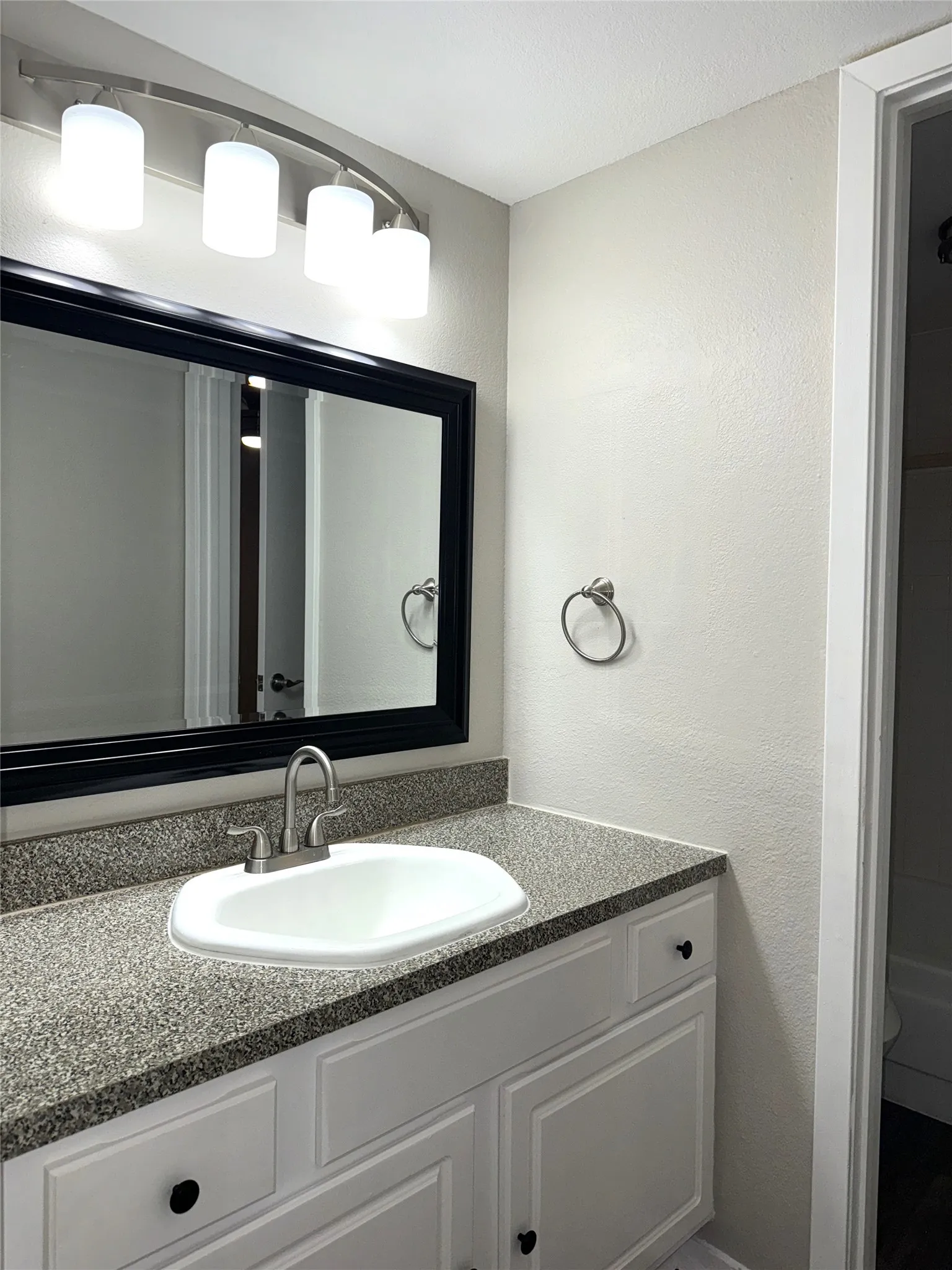 Condominium For Sale in Dallas County , 4653 Country Creek Drive 1124, Dallas, Texas 75236, 2 Bedroom, 2 Bathroom, Garage spaces, 1,046 Sqft, built in 1974, mls#21379387, Real Estate Agent in Dallas, Homes For Sale in Dallas county, Homes For Sale in Dallas, Realtor in Dallas Texas, Real Estate Brokerage Independent Realty Texas, Luminita Cordes Realtor