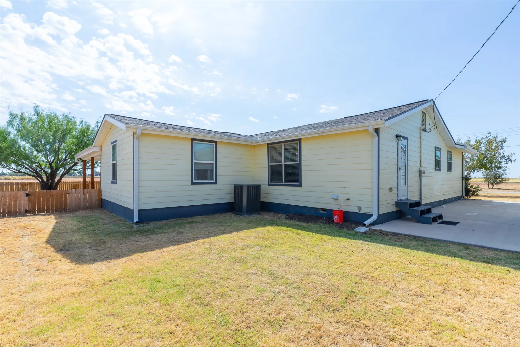 Single Family Residence For Sale in Taylor County , 390 Mesquite Lane, Abilene, Texas 79601, 4 Bedroom, 2 Bathroom, 3 Garage spaces, 2,202 Sqft, built in 1985, mls#21379295, Real Estate Agent in Abilene, Homes For Sale in Taylor county, Homes For Sale in Abilene, Realtor in Abilene Texas, Real Estate Brokerage Independent Realty Texas, Luminita Cordes Realtor