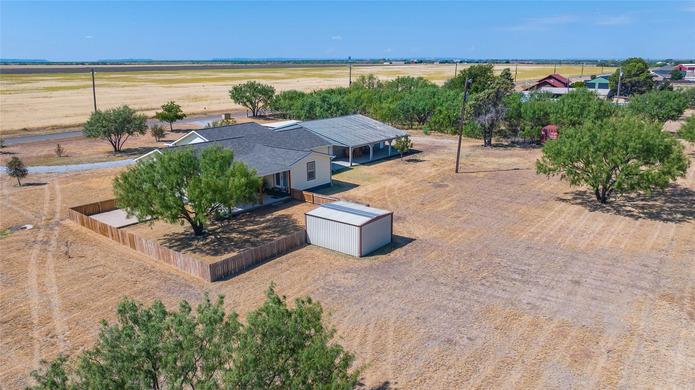 Single Family Residence For Sale in Taylor County , 390 Mesquite Lane, Abilene, Texas 79601, 4 Bedroom, 2 Bathroom, 3 Garage spaces, 2,202 Sqft, built in 1985, mls#21379295, Real Estate Agent in Abilene, Homes For Sale in Taylor county, Homes For Sale in Abilene, Realtor in Abilene Texas, Real Estate Brokerage Independent Realty Texas, Luminita Cordes Realtor