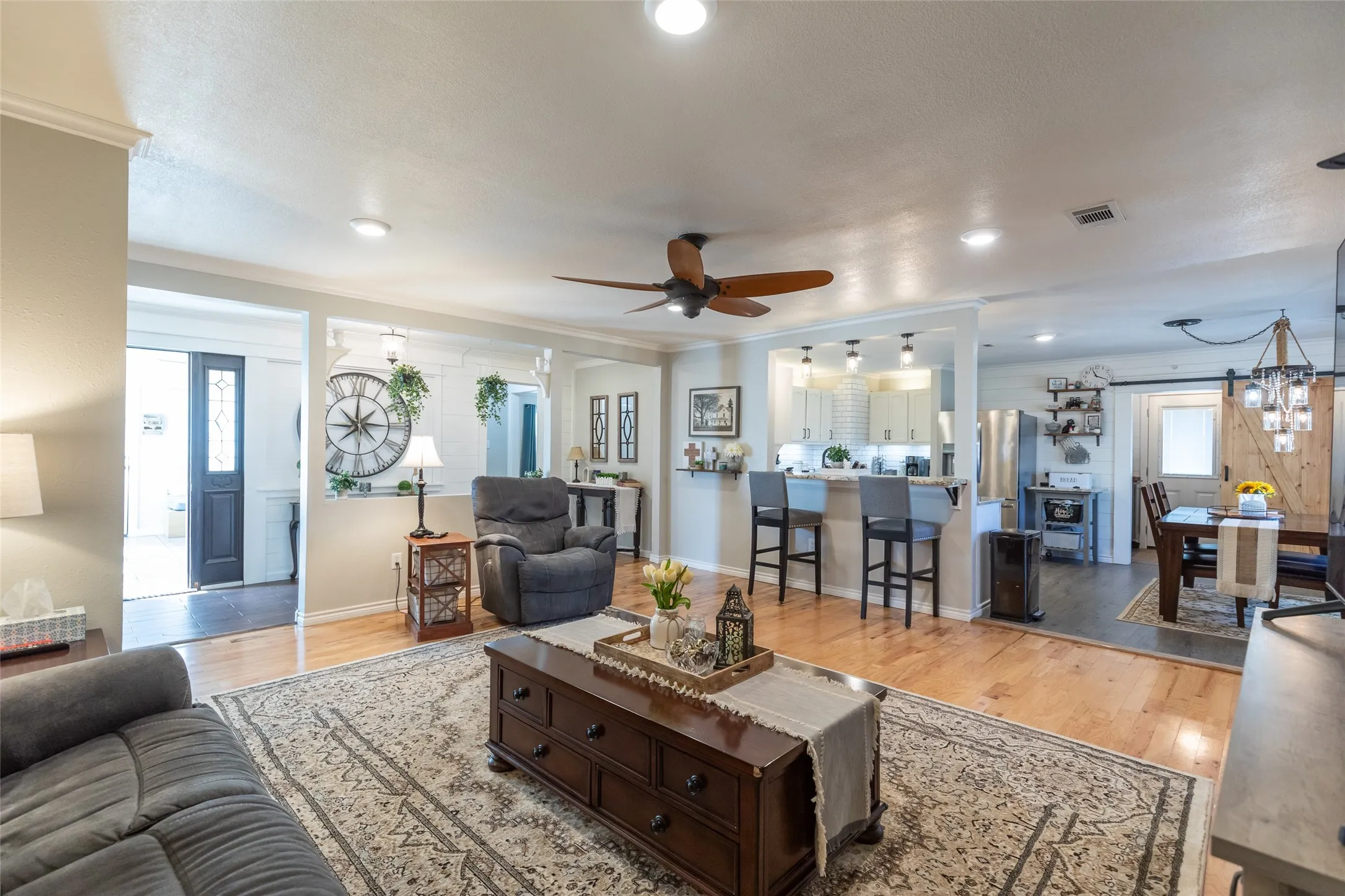 Single Family Residence For Sale in Taylor County , 390 Mesquite Lane, Abilene, Texas 79601, 4 Bedroom, 2 Bathroom, 3 Garage spaces, 2,202 Sqft, built in 1985, mls#21379295, Real Estate Agent in Abilene, Homes For Sale in Taylor county, Homes For Sale in Abilene, Realtor in Abilene Texas, Real Estate Brokerage Independent Realty Texas, Luminita Cordes Realtor