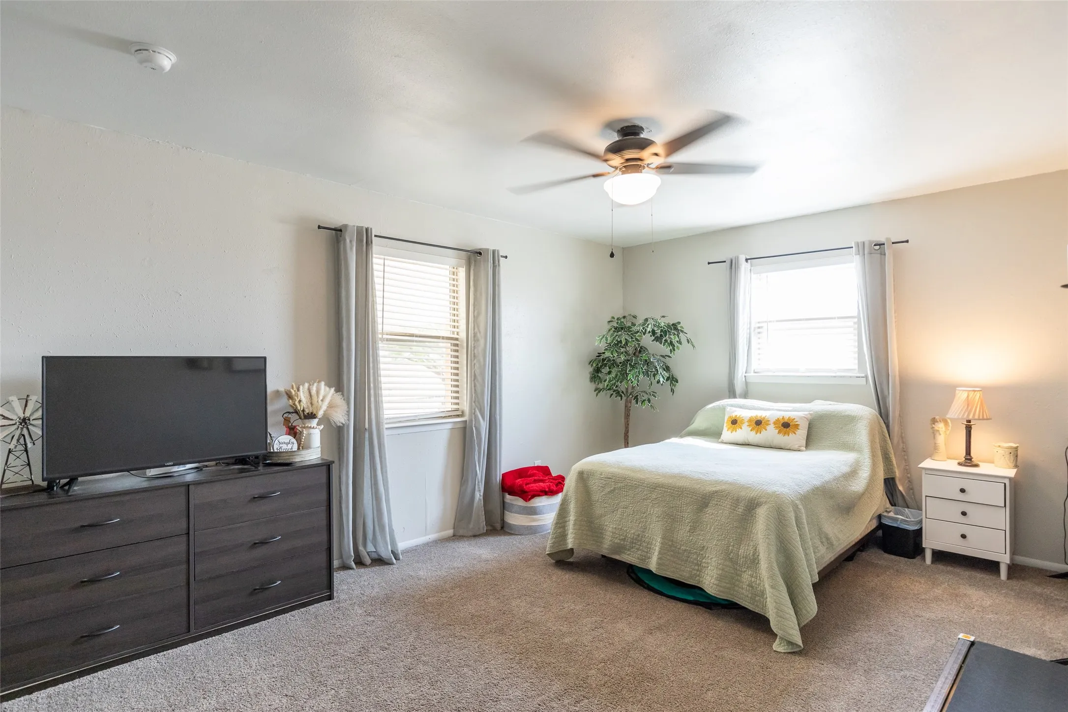 Single Family Residence For Sale in Taylor County , 390 Mesquite Lane, Abilene, Texas 79601, 4 Bedroom, 2 Bathroom, 3 Garage spaces, 2,202 Sqft, built in 1985, mls#21379295, Real Estate Agent in Abilene, Homes For Sale in Taylor county, Homes For Sale in Abilene, Realtor in Abilene Texas, Real Estate Brokerage Independent Realty Texas, Luminita Cordes Realtor