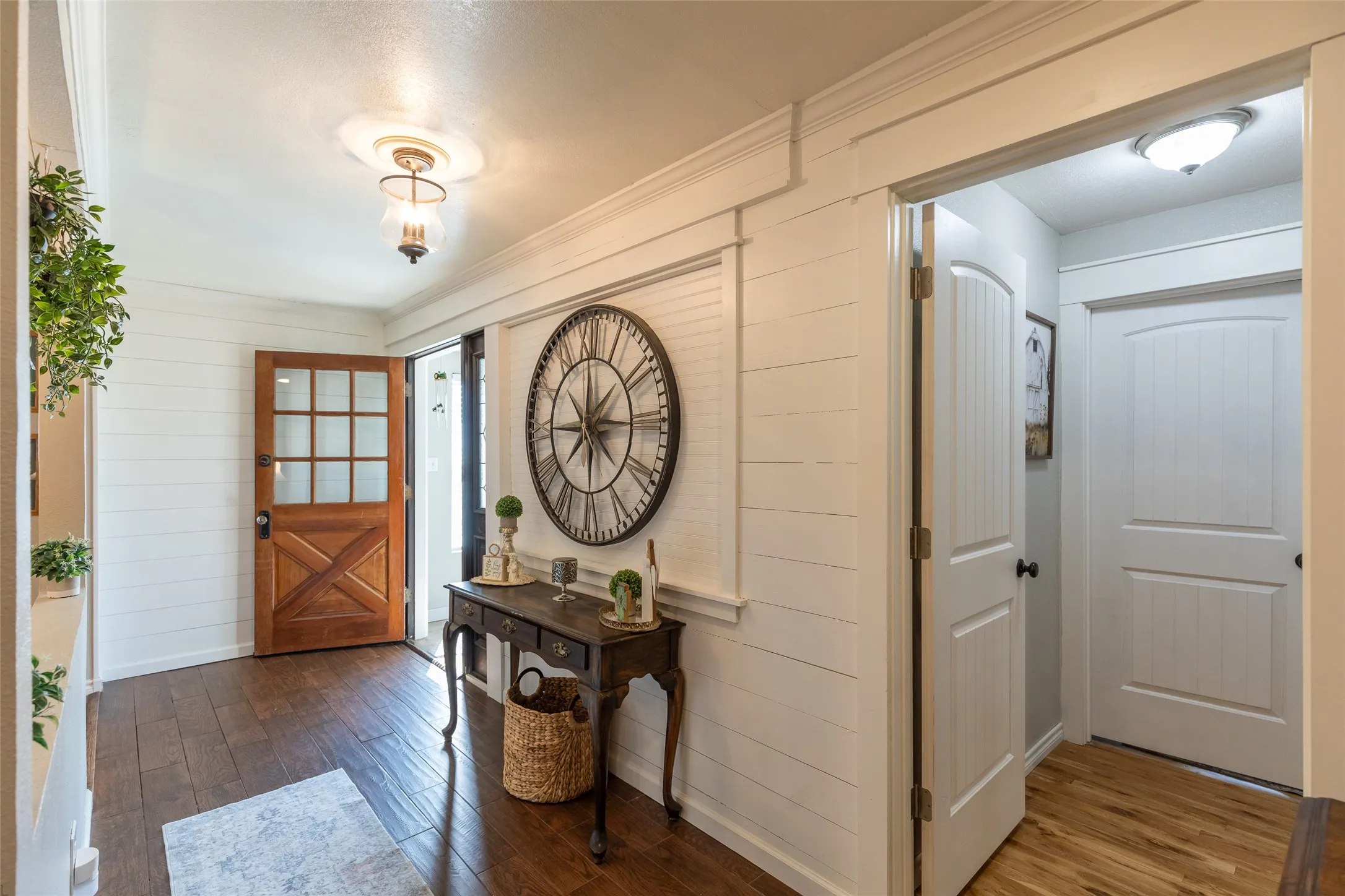 Spacious entry way