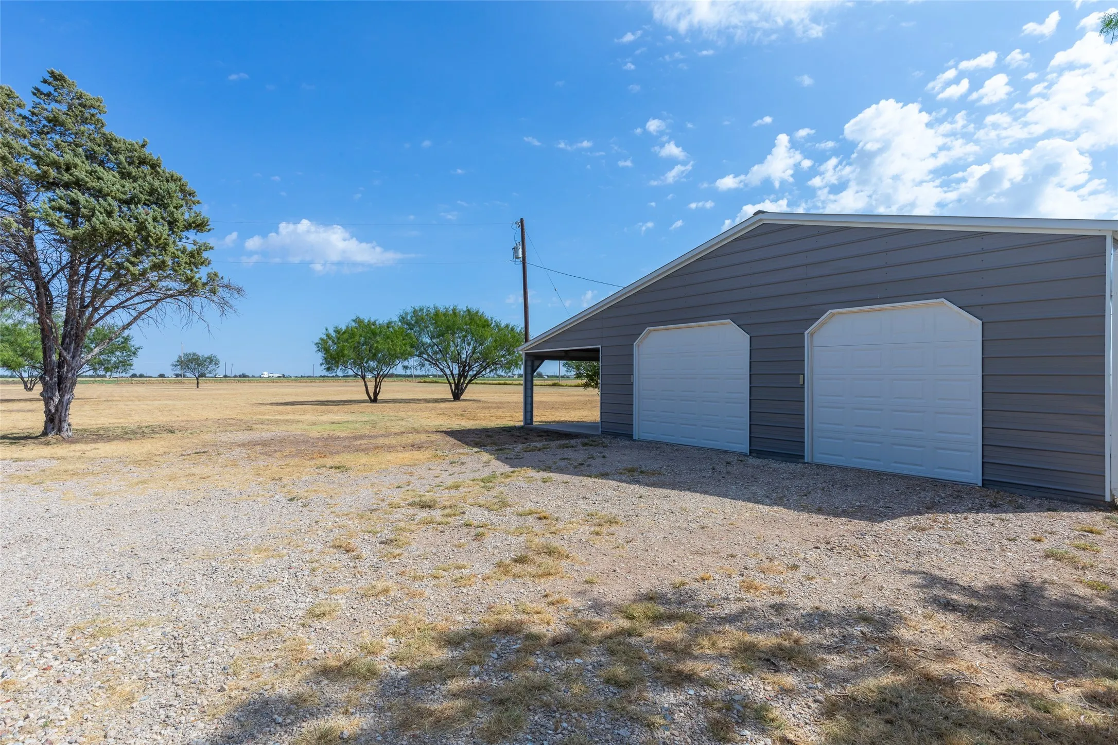 Single Family Residence For Sale in Taylor County , 390 Mesquite Lane, Abilene, Texas 79601, 4 Bedroom, 2 Bathroom, 3 Garage spaces, 2,202 Sqft, built in 1985, mls#21379295, Real Estate Agent in Abilene, Homes For Sale in Taylor county, Homes For Sale in Abilene, Realtor in Abilene Texas, Real Estate Brokerage Independent Realty Texas, Luminita Cordes Realtor