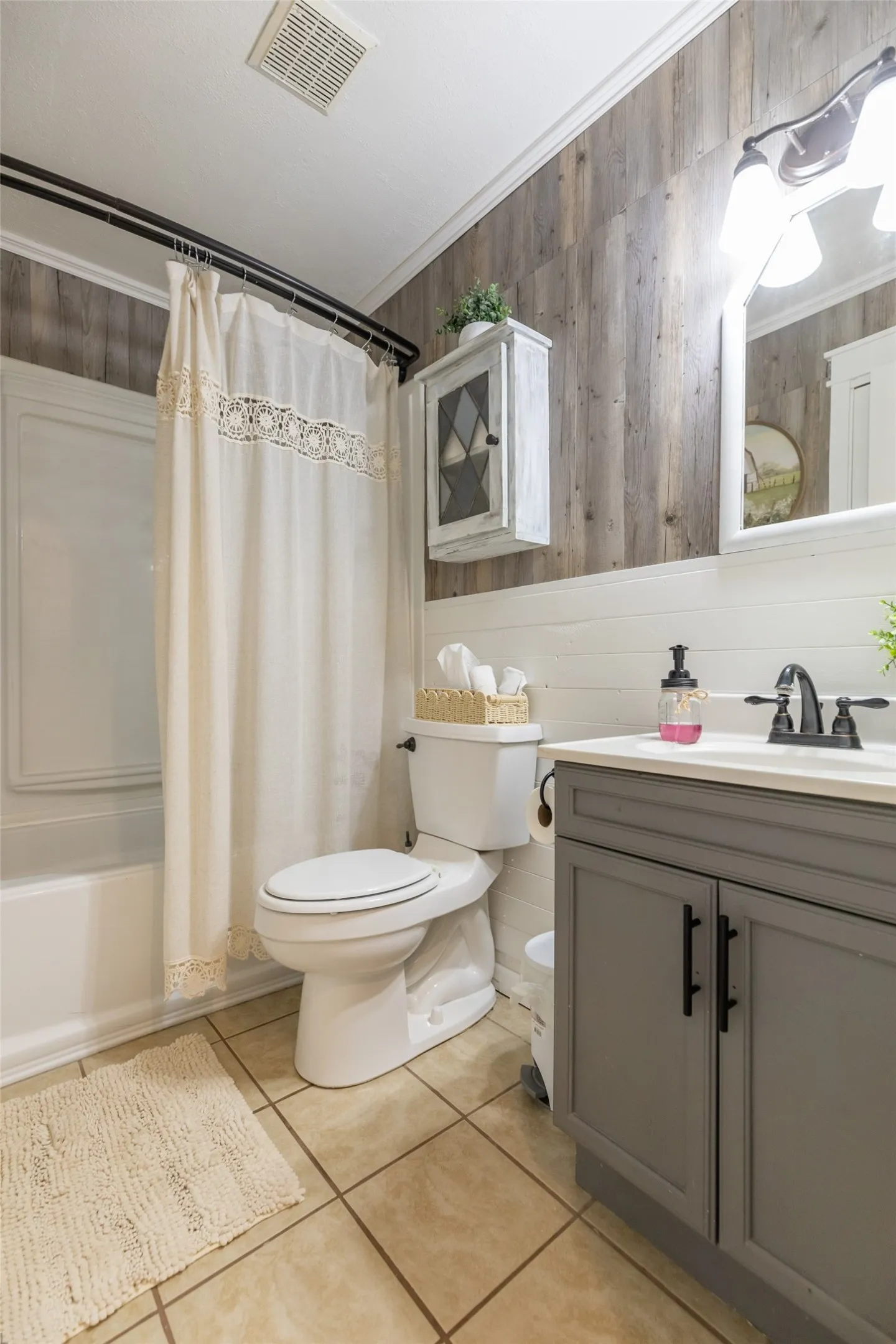 Single Family Residence For Sale in Taylor County , 390 Mesquite Lane, Abilene, Texas 79601, 4 Bedroom, 2 Bathroom, 3 Garage spaces, 2,202 Sqft, built in 1985, mls#21379295, Real Estate Agent in Abilene, Homes For Sale in Taylor county, Homes For Sale in Abilene, Realtor in Abilene Texas, Real Estate Brokerage Independent Realty Texas, Luminita Cordes Realtor