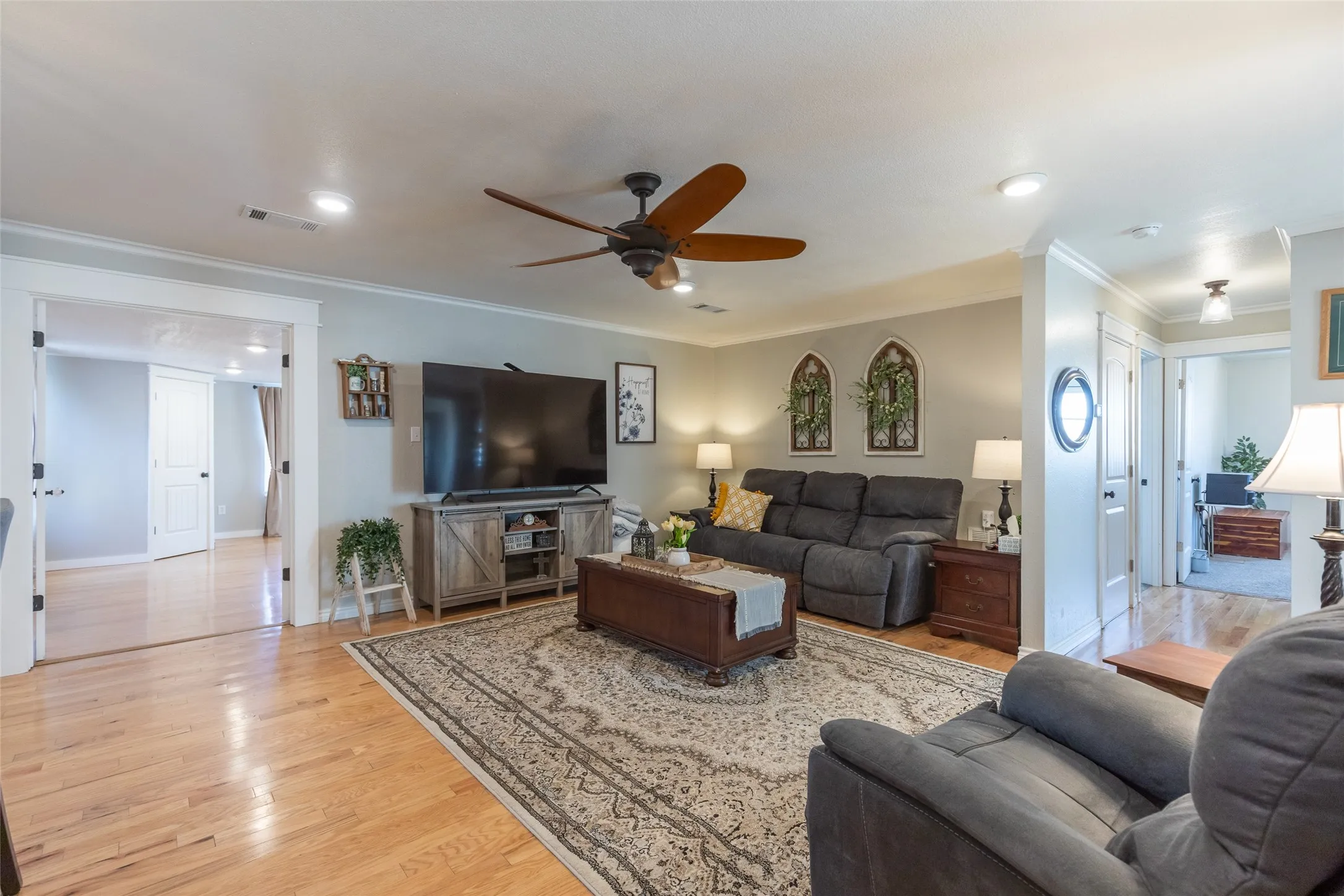 Single Family Residence For Sale in Taylor County , 390 Mesquite Lane, Abilene, Texas 79601, 4 Bedroom, 2 Bathroom, 3 Garage spaces, 2,202 Sqft, built in 1985, mls#21379295, Real Estate Agent in Abilene, Homes For Sale in Taylor county, Homes For Sale in Abilene, Realtor in Abilene Texas, Real Estate Brokerage Independent Realty Texas, Luminita Cordes Realtor