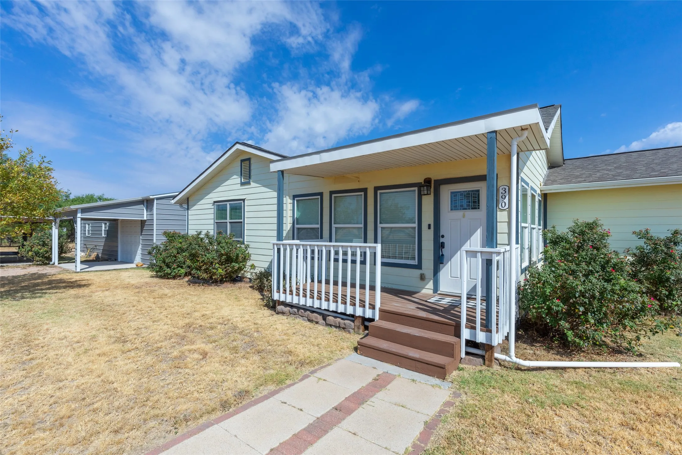 Single Family Residence For Sale in Taylor County , 390 Mesquite Lane, Abilene, Texas 79601, 4 Bedroom, 2 Bathroom, 3 Garage spaces, 2,202 Sqft, built in 1985, mls#21379295, Real Estate Agent in Abilene, Homes For Sale in Taylor county, Homes For Sale in Abilene, Realtor in Abilene Texas, Real Estate Brokerage Independent Realty Texas, Luminita Cordes Realtor
