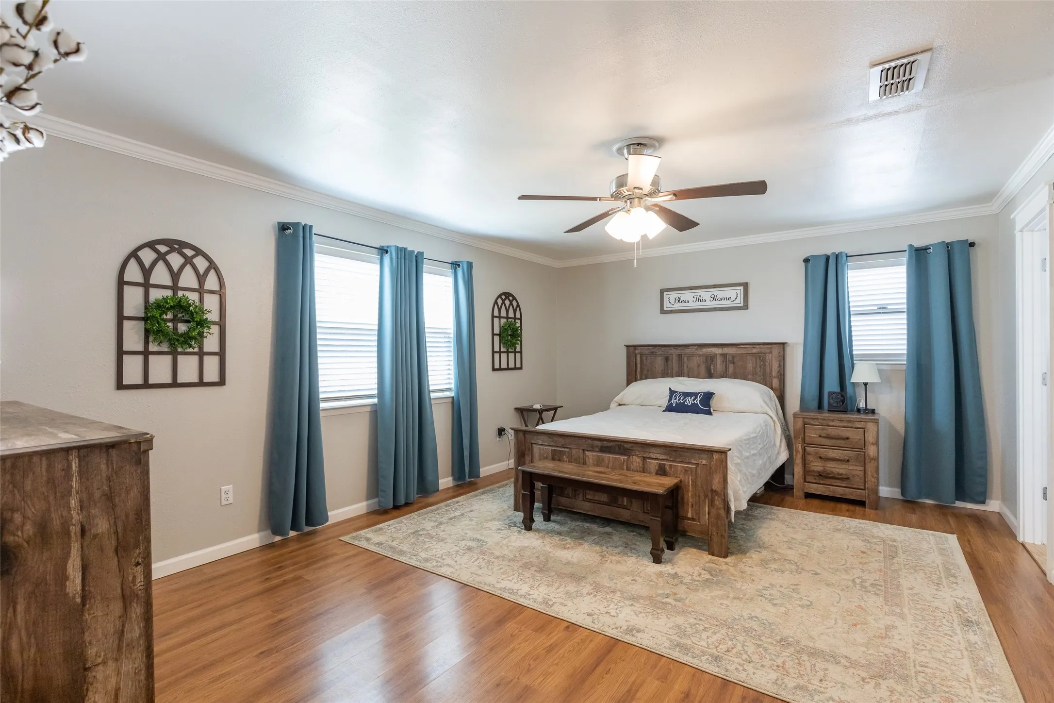 Spacious with two closets