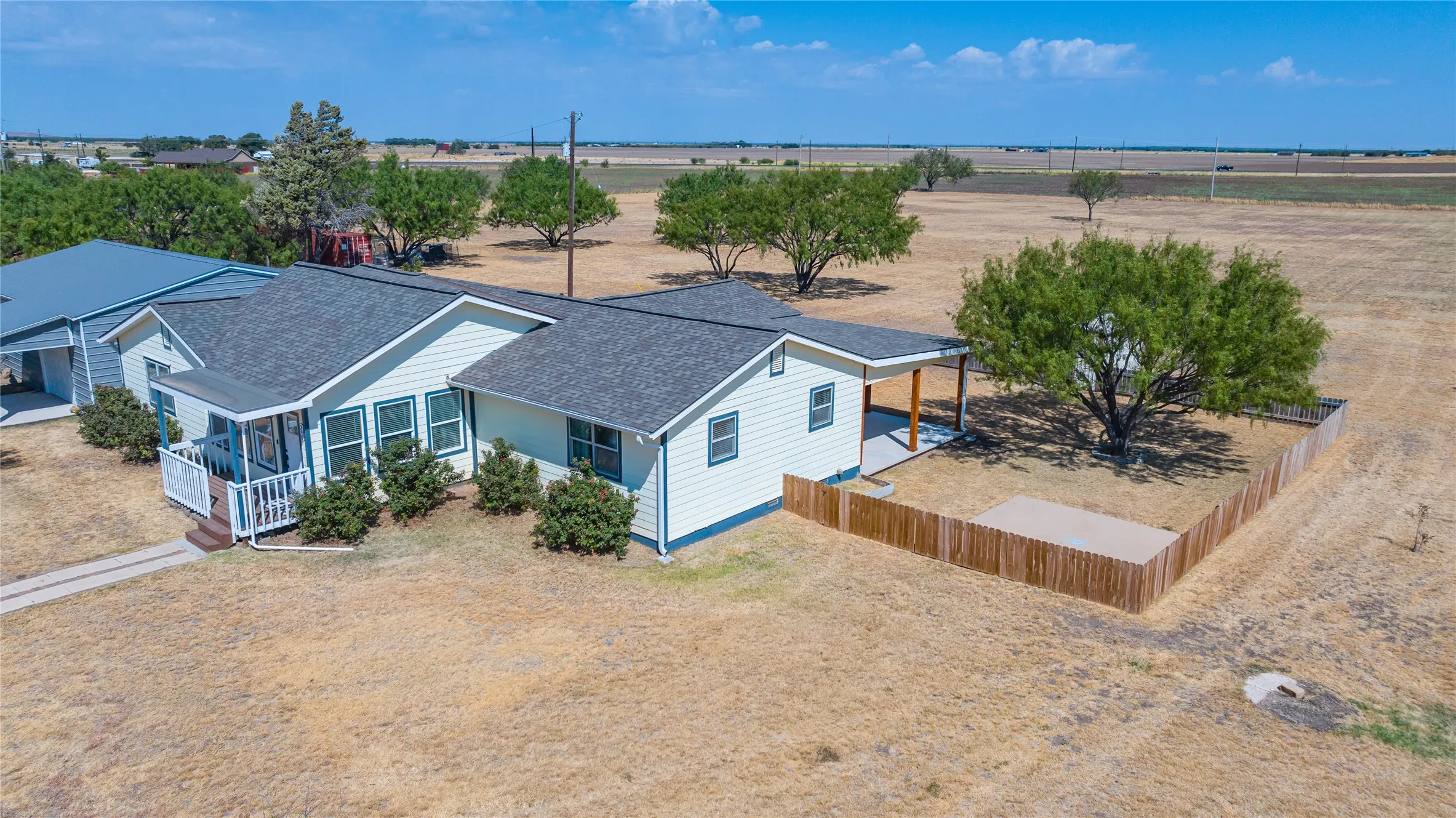 Single Family Residence For Sale in Taylor County , 390 Mesquite Lane, Abilene, Texas 79601, 4 Bedroom, 2 Bathroom, 3 Garage spaces, 2,202 Sqft, built in 1985, mls#21379295, Real Estate Agent in Abilene, Homes For Sale in Taylor county, Homes For Sale in Abilene, Realtor in Abilene Texas, Real Estate Brokerage Independent Realty Texas, Luminita Cordes Realtor