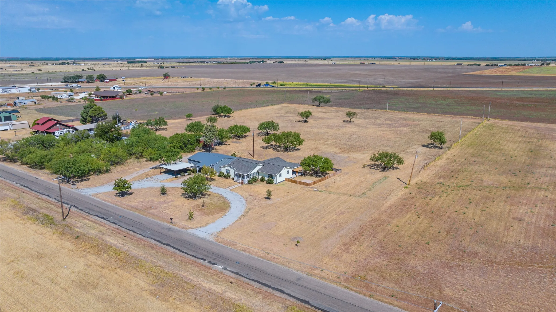 Single Family Residence For Sale in Taylor County , 390 Mesquite Lane, Abilene, Texas 79601, 4 Bedroom, 2 Bathroom, 3 Garage spaces, 2,202 Sqft, built in 1985, mls#21379295, Real Estate Agent in Abilene, Homes For Sale in Taylor county, Homes For Sale in Abilene, Realtor in Abilene Texas, Real Estate Brokerage Independent Realty Texas, Luminita Cordes Realtor