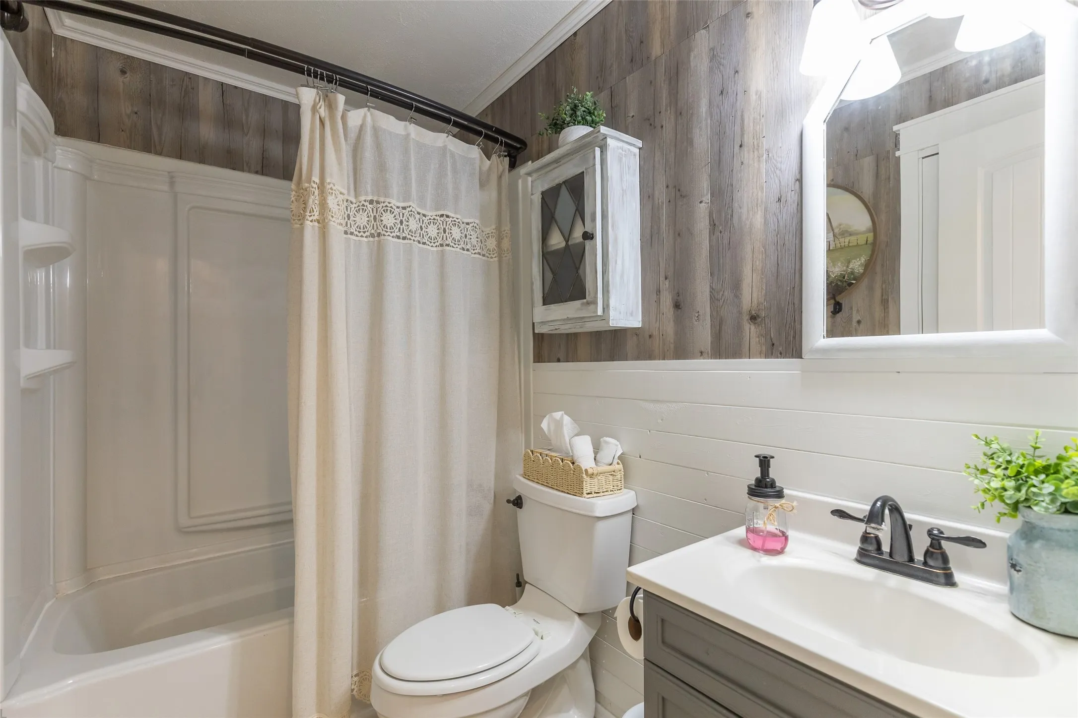 Single Family Residence For Sale in Taylor County , 390 Mesquite Lane, Abilene, Texas 79601, 4 Bedroom, 2 Bathroom, 3 Garage spaces, 2,202 Sqft, built in 1985, mls#21379295, Real Estate Agent in Abilene, Homes For Sale in Taylor county, Homes For Sale in Abilene, Realtor in Abilene Texas, Real Estate Brokerage Independent Realty Texas, Luminita Cordes Realtor