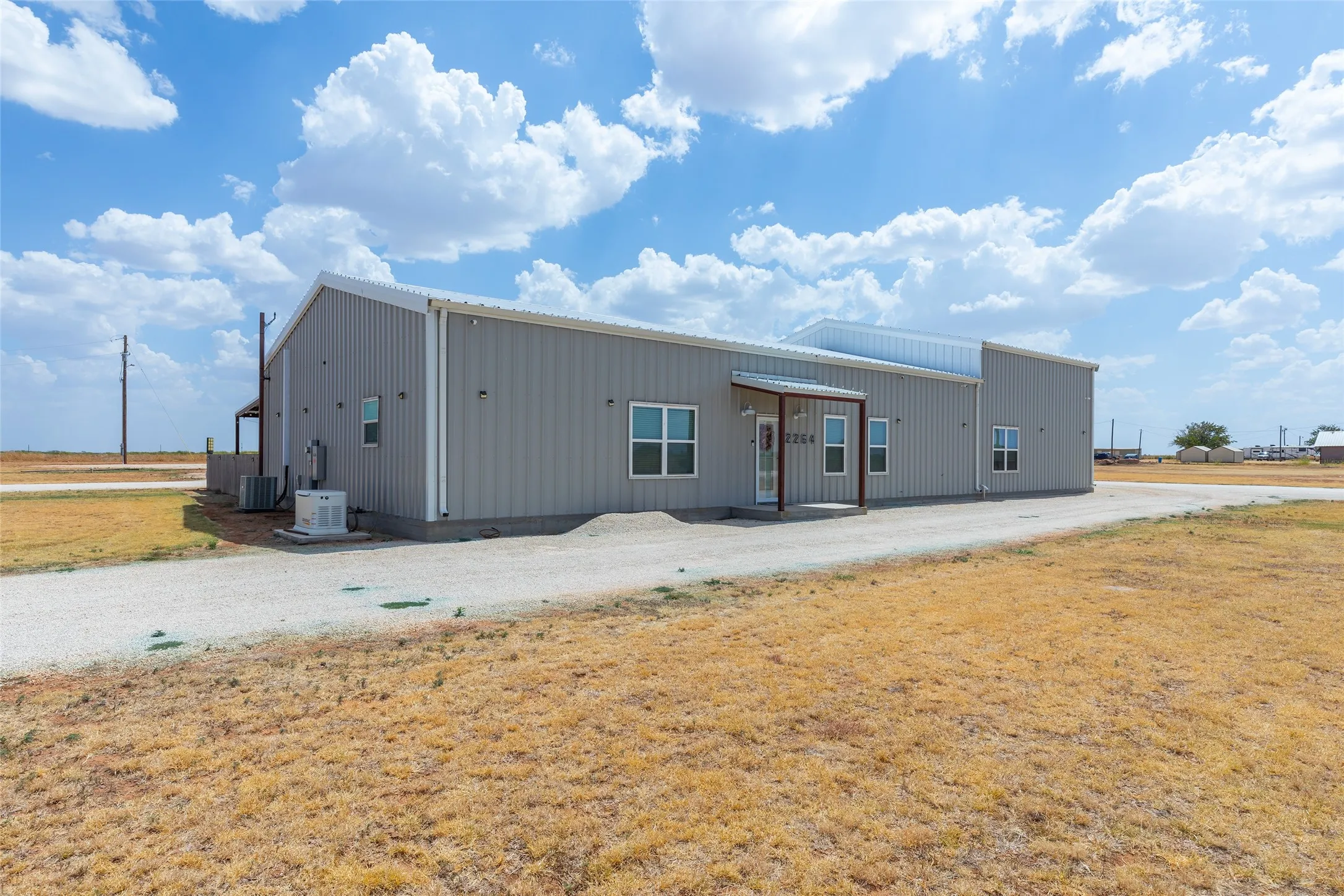 Single Family Residence For Sale in Jones County , 2264 FM 3116, Anson, Texas 79501, 3 Bedroom, 3 Bathroom, 4 Garage spaces, 2,400 Sqft, built in 2023, mls#21377827, Real Estate Agent in Anson, Homes For Sale in Jones county, Homes For Sale in Anson, Realtor in Anson Texas, Real Estate Brokerage Independent Realty Texas, Luminita Cordes Realtor