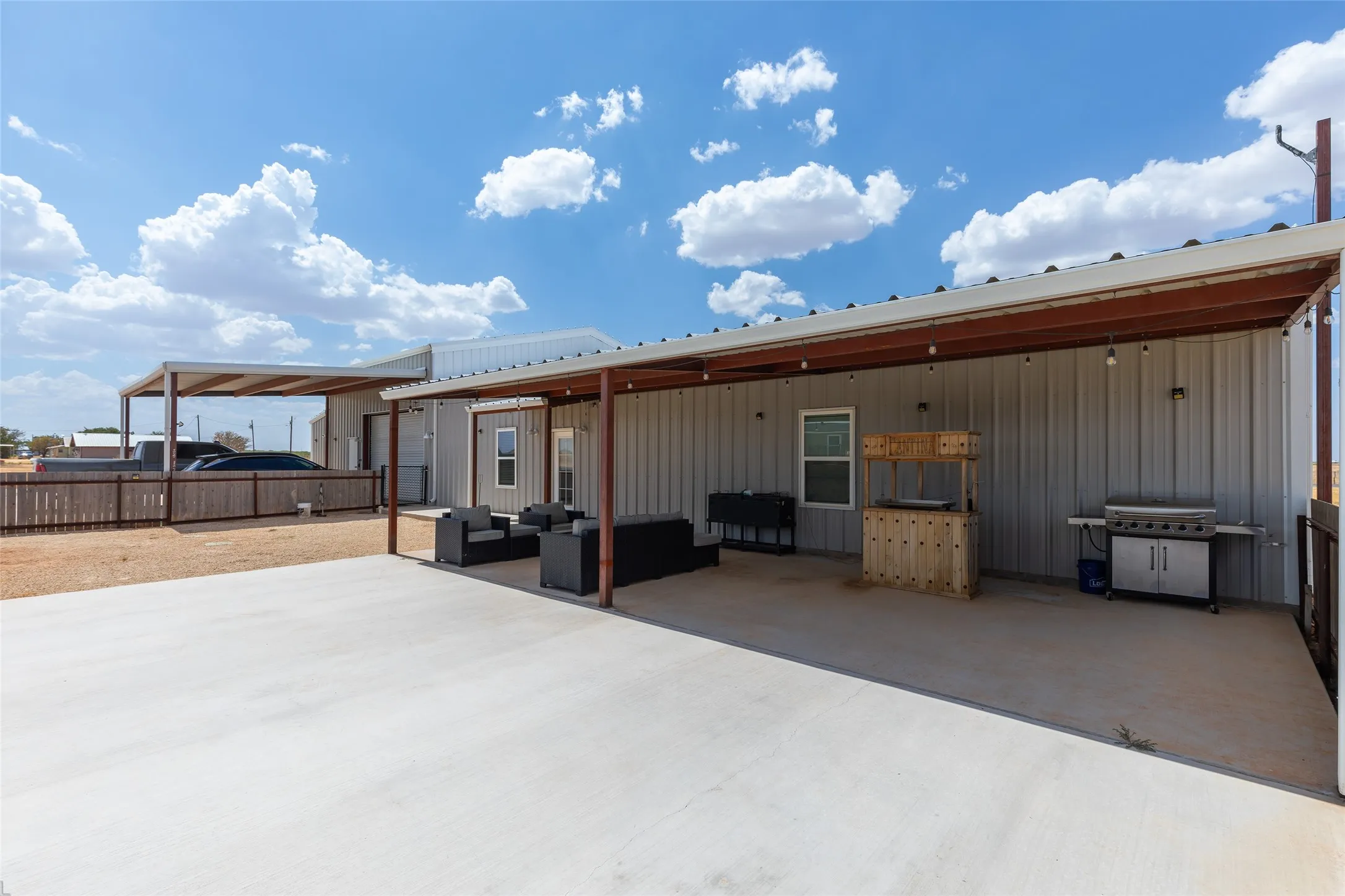 Single Family Residence For Sale in Jones County , 2264 FM 3116, Anson, Texas 79501, 3 Bedroom, 3 Bathroom, 4 Garage spaces, 2,400 Sqft, built in 2023, mls#21377827, Real Estate Agent in Anson, Homes For Sale in Jones county, Homes For Sale in Anson, Realtor in Anson Texas, Real Estate Brokerage Independent Realty Texas, Luminita Cordes Realtor
