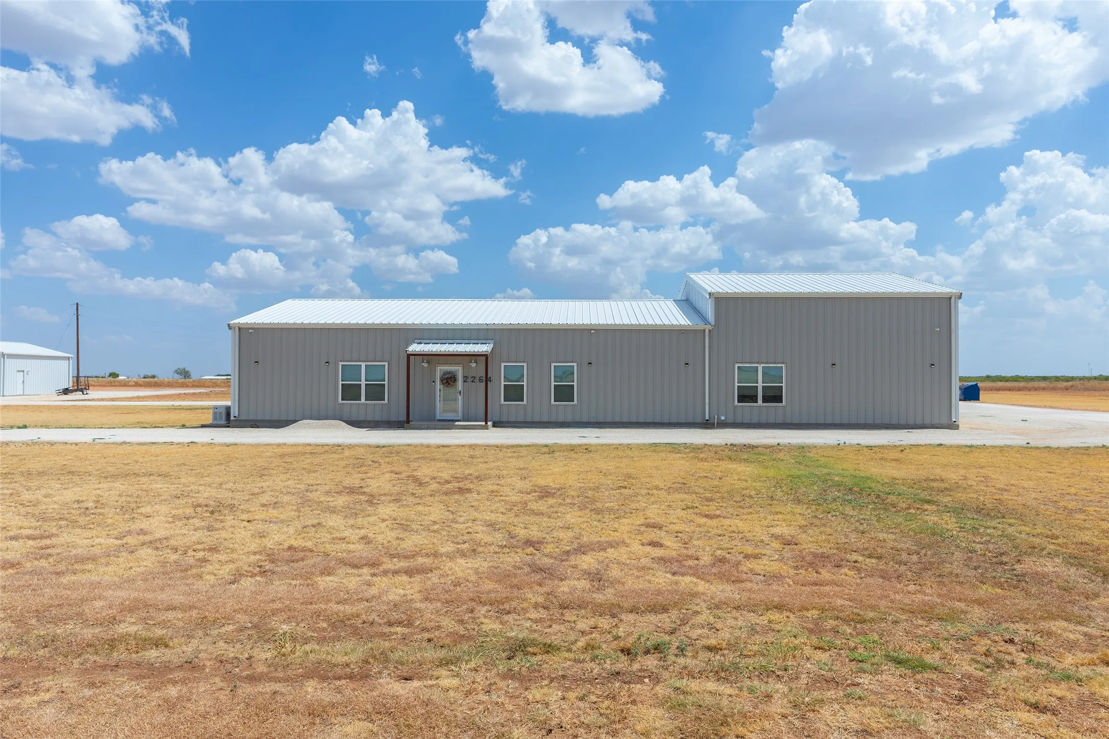 Single Family Residence For Sale in Jones County , 2264 FM 3116, Anson, Texas 79501, 3 Bedroom, 3 Bathroom, 4 Garage spaces, 2,400 Sqft, built in 2023, mls#21377827, Real Estate Agent in Anson, Homes For Sale in Jones county, Homes For Sale in Anson, Realtor in Anson Texas, Real Estate Brokerage Independent Realty Texas, Luminita Cordes Realtor