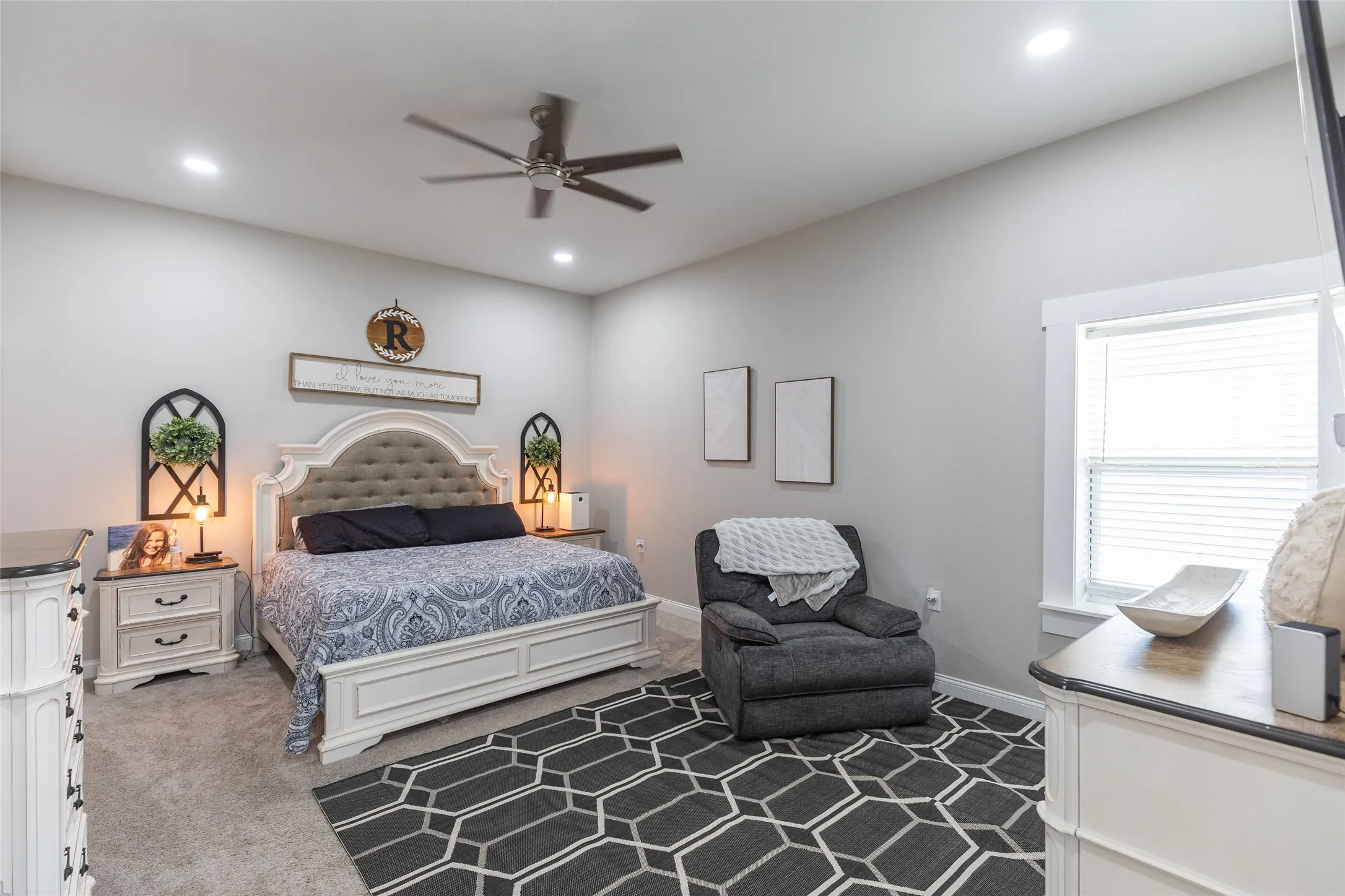 Recessed lighting, ceiling fan, carpeted flooring, window with blinds, and light gray wall paint
