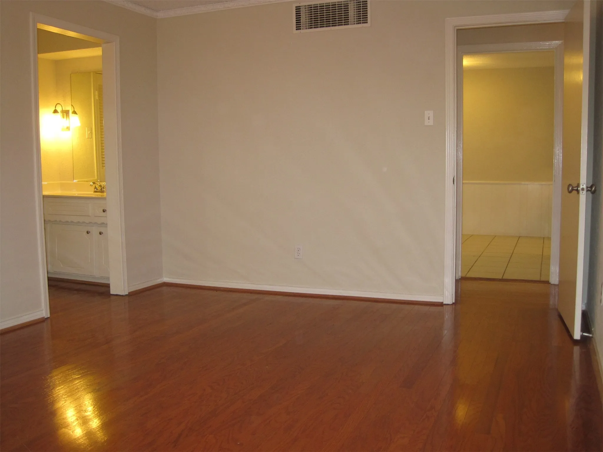 Duplex For Rent in Dallas County , 6128 Rincon Way, Dallas, Texas 75214, 3 Bedroom, 3 Bathroom, 2 Garage spaces, 1,856 Sqft, built in 1970, mls#21373648, Real Estate Agent in Dallas, Homes For Rent in Dallas county, Homes For Rent in Dallas, Realtor in Dallas Texas, Real Estate Brokerage Independent Realty Texas, Luminita Cordes Realtor