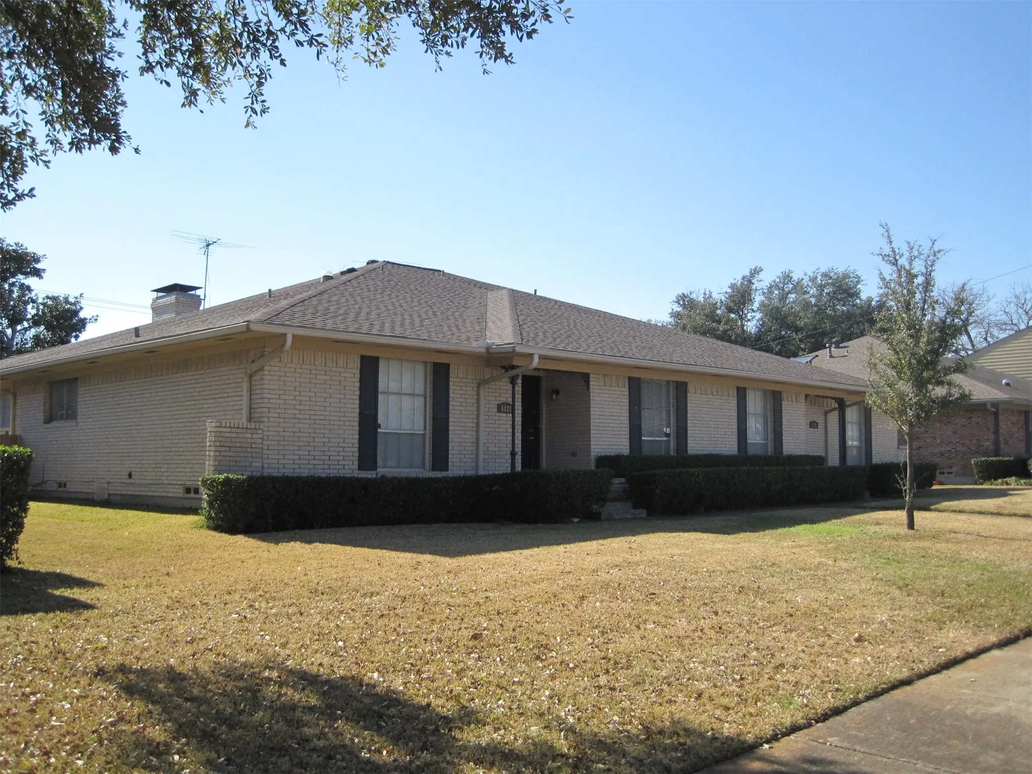 Duplex For Rent in Dallas County , 6128 Rincon Way, Dallas, Texas 75214, 3 Bedroom, 3 Bathroom, 2 Garage spaces, 1,856 Sqft, built in 1970, mls#21373648, Real Estate Agent in Dallas, Homes For Rent in Dallas county, Homes For Rent in Dallas, Realtor in Dallas Texas, Real Estate Brokerage Independent Realty Texas, Luminita Cordes Realtor
