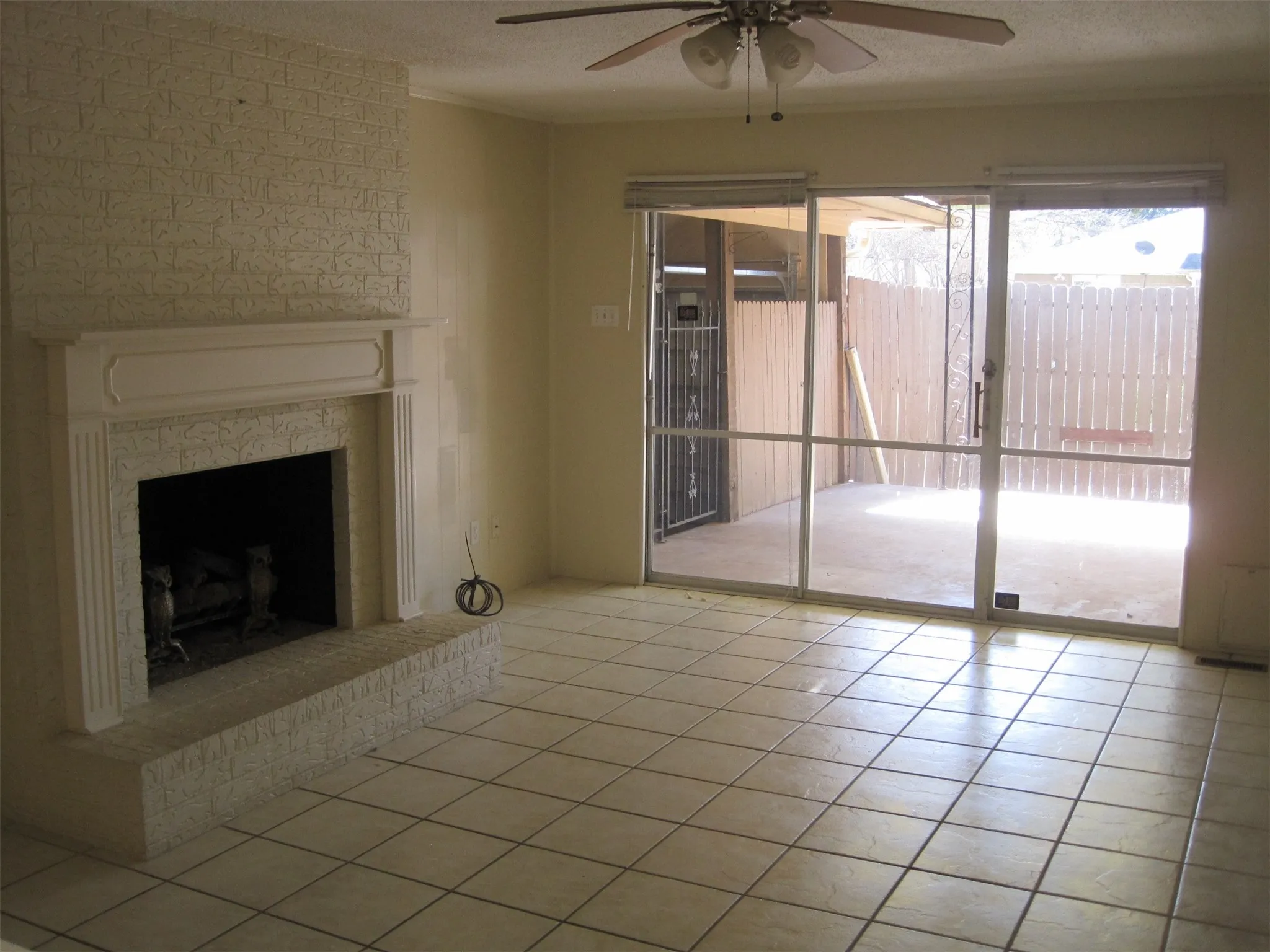 Duplex For Rent in Dallas County , 6128 Rincon Way, Dallas, Texas 75214, 3 Bedroom, 3 Bathroom, 2 Garage spaces, 1,856 Sqft, built in 1970, mls#21373648, Real Estate Agent in Dallas, Homes For Rent in Dallas county, Homes For Rent in Dallas, Realtor in Dallas Texas, Real Estate Brokerage Independent Realty Texas, Luminita Cordes Realtor