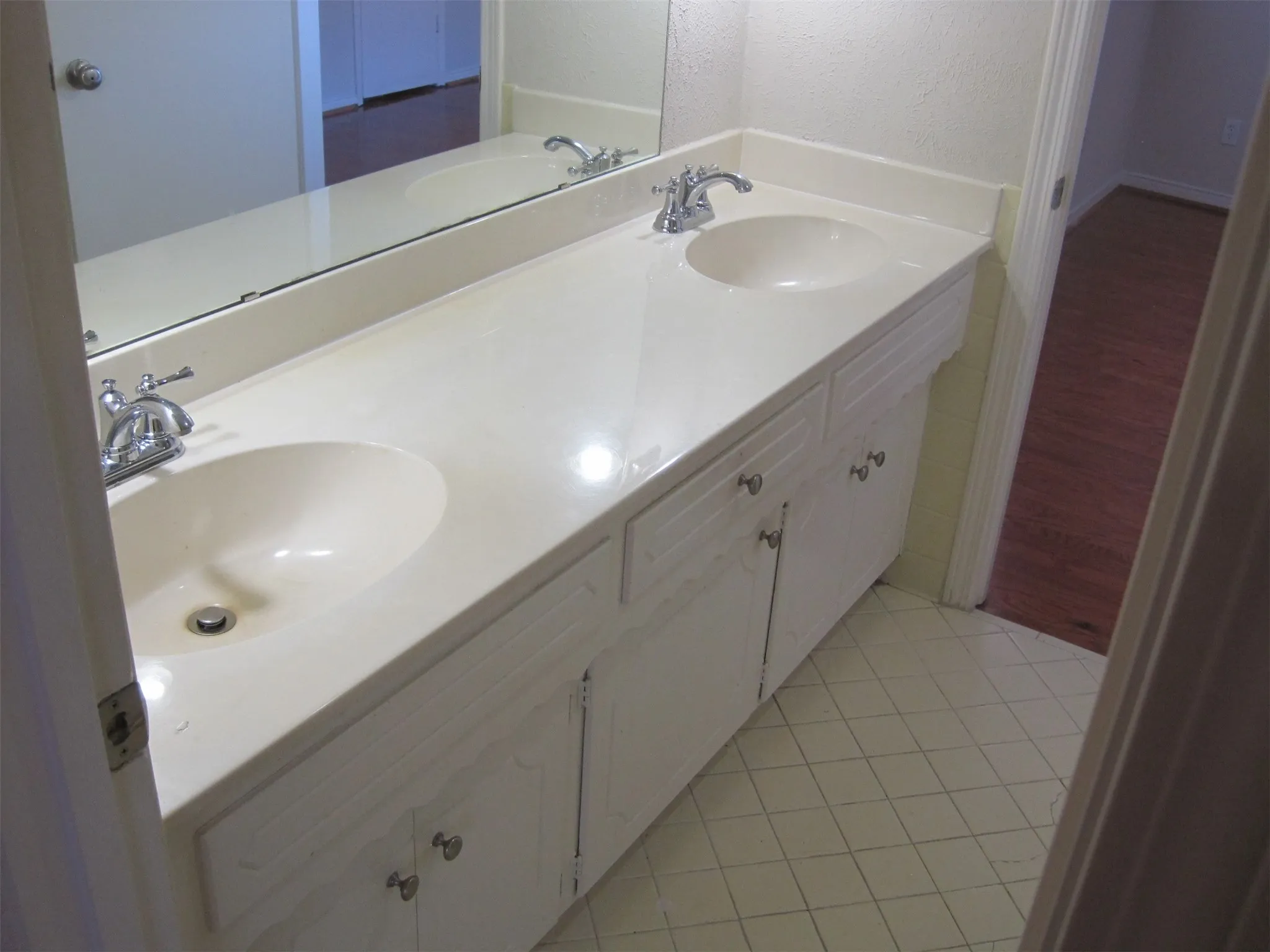 Duplex For Rent in Dallas County , 6128 Rincon Way, Dallas, Texas 75214, 3 Bedroom, 3 Bathroom, 2 Garage spaces, 1,856 Sqft, built in 1970, mls#21373648, Real Estate Agent in Dallas, Homes For Rent in Dallas county, Homes For Rent in Dallas, Realtor in Dallas Texas, Real Estate Brokerage Independent Realty Texas, Luminita Cordes Realtor