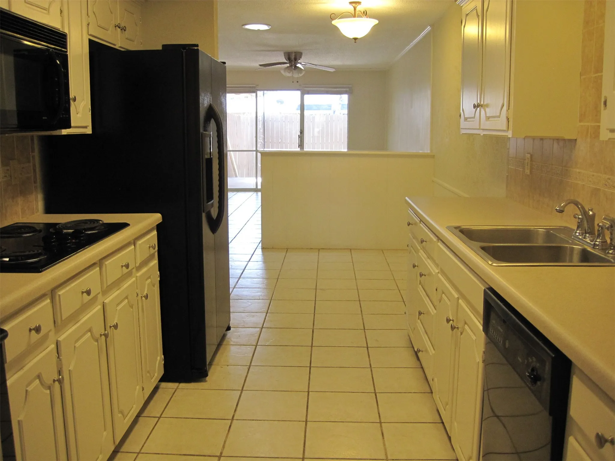 Duplex For Rent in Dallas County , 6128 Rincon Way, Dallas, Texas 75214, 3 Bedroom, 3 Bathroom, 2 Garage spaces, 1,856 Sqft, built in 1970, mls#21373648, Real Estate Agent in Dallas, Homes For Rent in Dallas county, Homes For Rent in Dallas, Realtor in Dallas Texas, Real Estate Brokerage Independent Realty Texas, Luminita Cordes Realtor