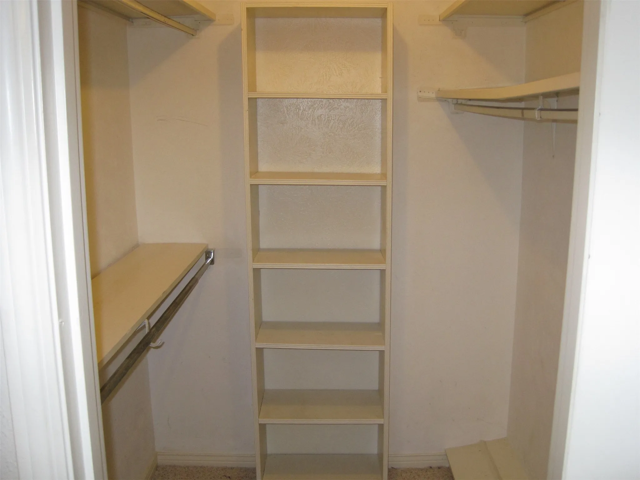 Duplex For Rent in Dallas County , 6128 Rincon Way, Dallas, Texas 75214, 3 Bedroom, 3 Bathroom, 2 Garage spaces, 1,856 Sqft, built in 1970, mls#21373648, Real Estate Agent in Dallas, Homes For Rent in Dallas county, Homes For Rent in Dallas, Realtor in Dallas Texas, Real Estate Brokerage Independent Realty Texas, Luminita Cordes Realtor