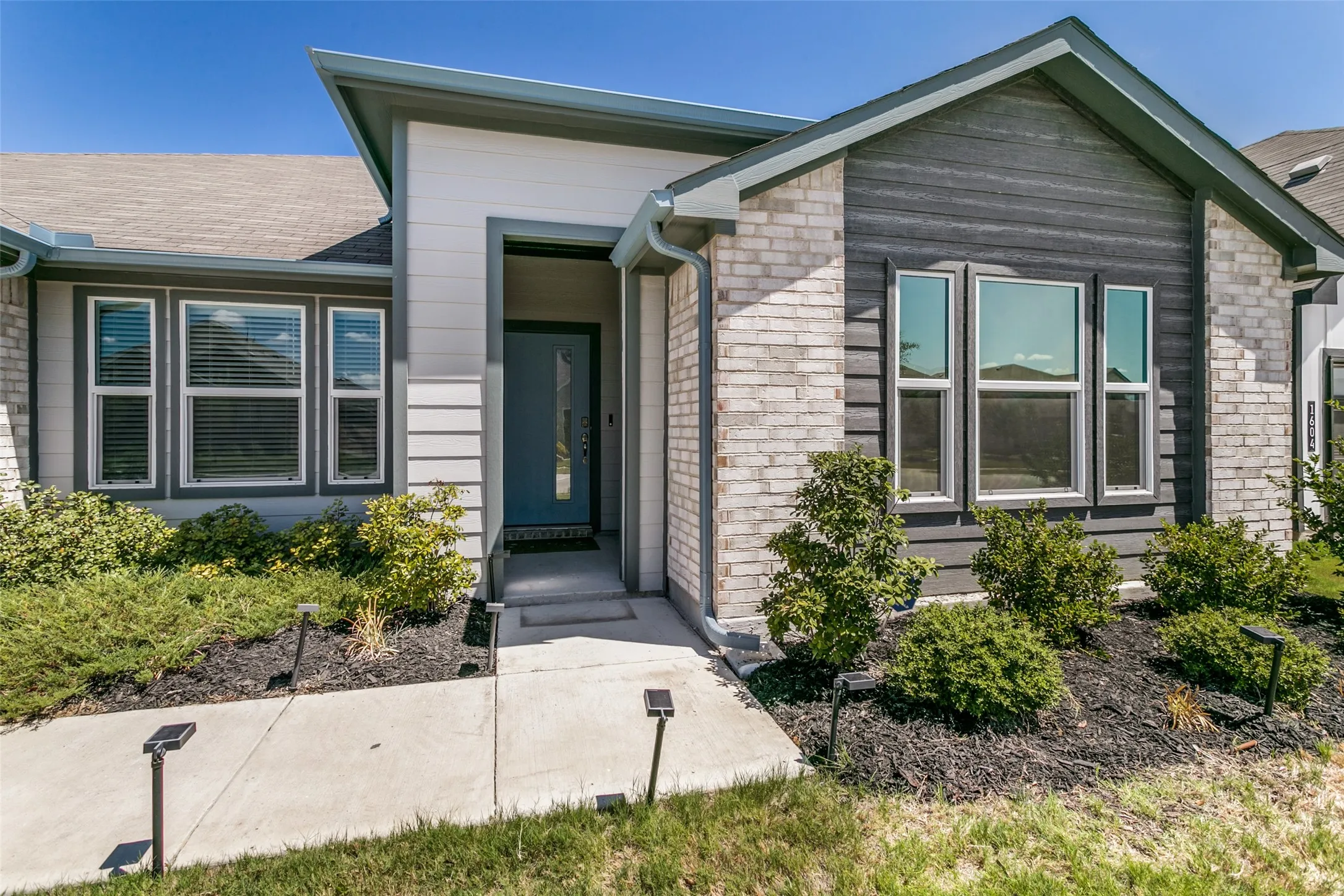 Single Family Residence For Rent in Johnson County , 1608 Central Park Drive, Alvarado, Texas 76009, 4 Bedroom, 2 Bathroom, 2 Garage spaces, 2,617 Sqft, built in 2023, mls#21377492, Real Estate Agent in Alvarado, Homes For Rent in Johnson county, Homes For Rent in Alvarado, Realtor in Alvarado Texas, Real Estate Brokerage Independent Realty Texas, Luminita Cordes Realtor
