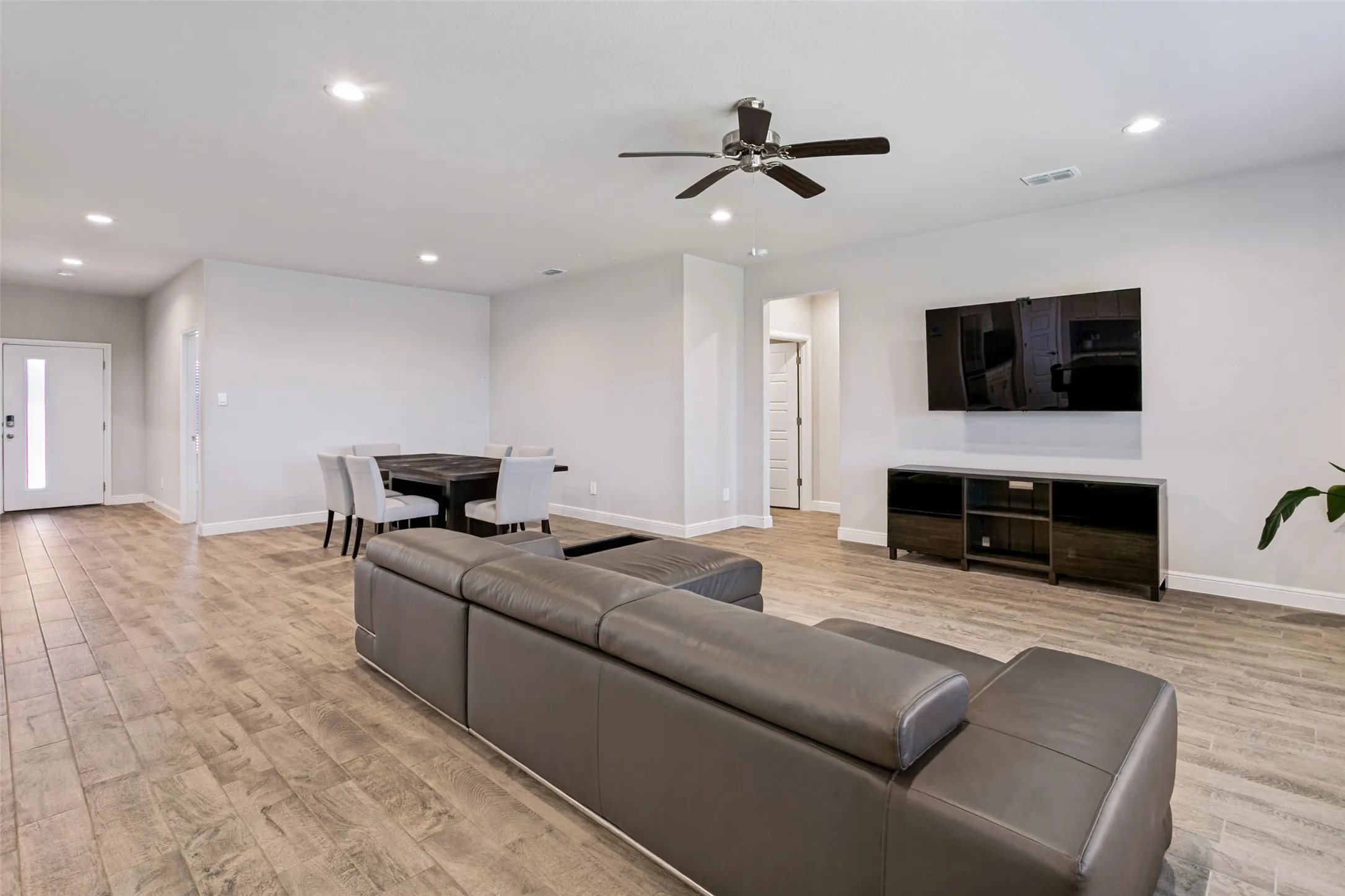 Single Family Residence For Rent in Johnson County , 1608 Central Park Drive, Alvarado, Texas 76009, 4 Bedroom, 2 Bathroom, 2 Garage spaces, 2,617 Sqft, built in 2023, mls#21377492, Real Estate Agent in Alvarado, Homes For Rent in Johnson county, Homes For Rent in Alvarado, Realtor in Alvarado Texas, Real Estate Brokerage Independent Realty Texas, Luminita Cordes Realtor