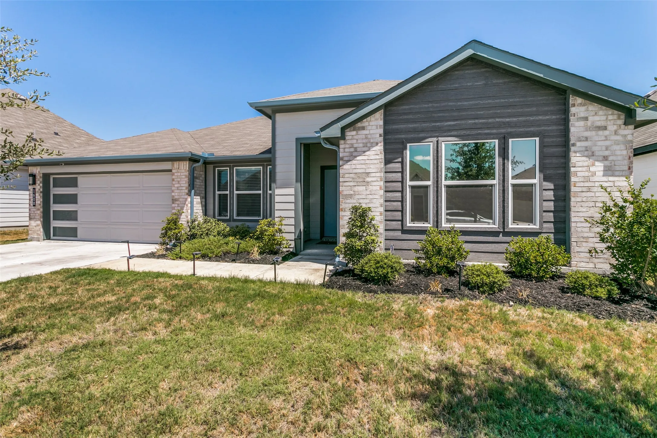 Single Family Residence For Rent in Johnson County , 1608 Central Park Drive, Alvarado, Texas 76009, 4 Bedroom, 2 Bathroom, 2 Garage spaces, 2,617 Sqft, built in 2023, mls#21377492, Real Estate Agent in Alvarado, Homes For Rent in Johnson county, Homes For Rent in Alvarado, Realtor in Alvarado Texas, Real Estate Brokerage Independent Realty Texas, Luminita Cordes Realtor