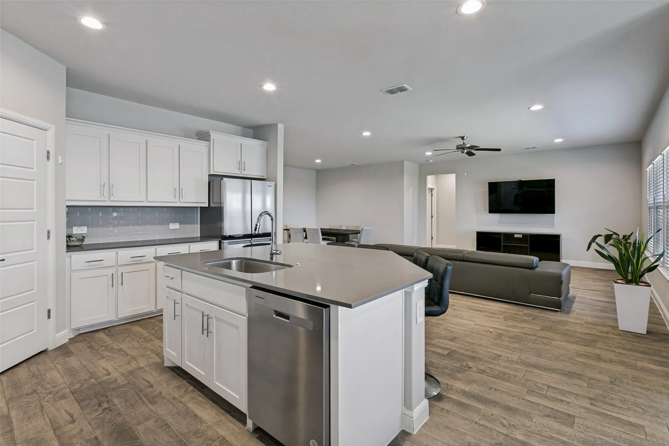 Single Family Residence For Rent in Johnson County , 1608 Central Park Drive, Alvarado, Texas 76009, 4 Bedroom, 2 Bathroom, 2 Garage spaces, 2,617 Sqft, built in 2023, mls#21377492, Real Estate Agent in Alvarado, Homes For Rent in Johnson county, Homes For Rent in Alvarado, Realtor in Alvarado Texas, Real Estate Brokerage Independent Realty Texas, Luminita Cordes Realtor