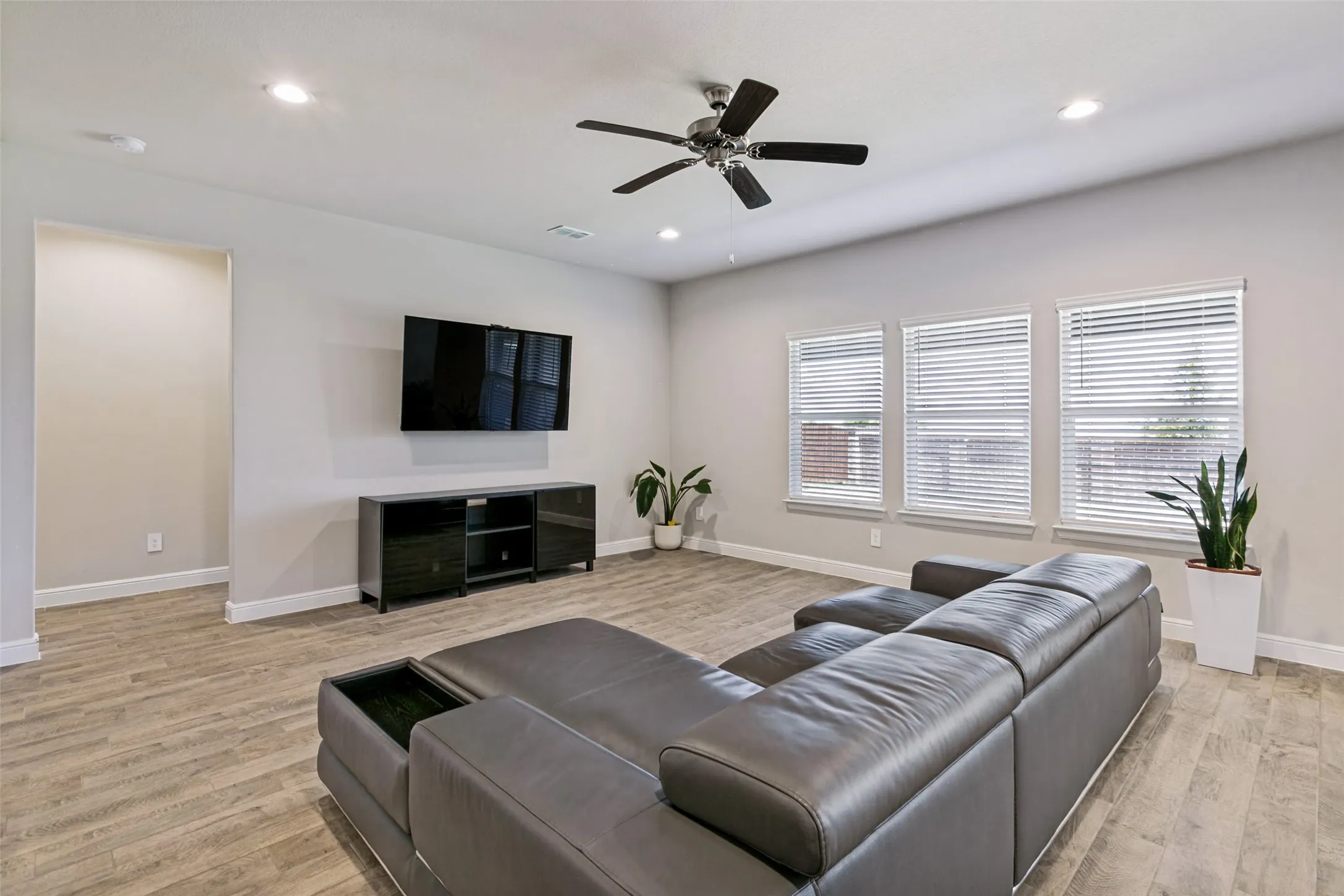 Single Family Residence For Rent in Johnson County , 1608 Central Park Drive, Alvarado, Texas 76009, 4 Bedroom, 2 Bathroom, 2 Garage spaces, 2,617 Sqft, built in 2023, mls#21377492, Real Estate Agent in Alvarado, Homes For Rent in Johnson county, Homes For Rent in Alvarado, Realtor in Alvarado Texas, Real Estate Brokerage Independent Realty Texas, Luminita Cordes Realtor