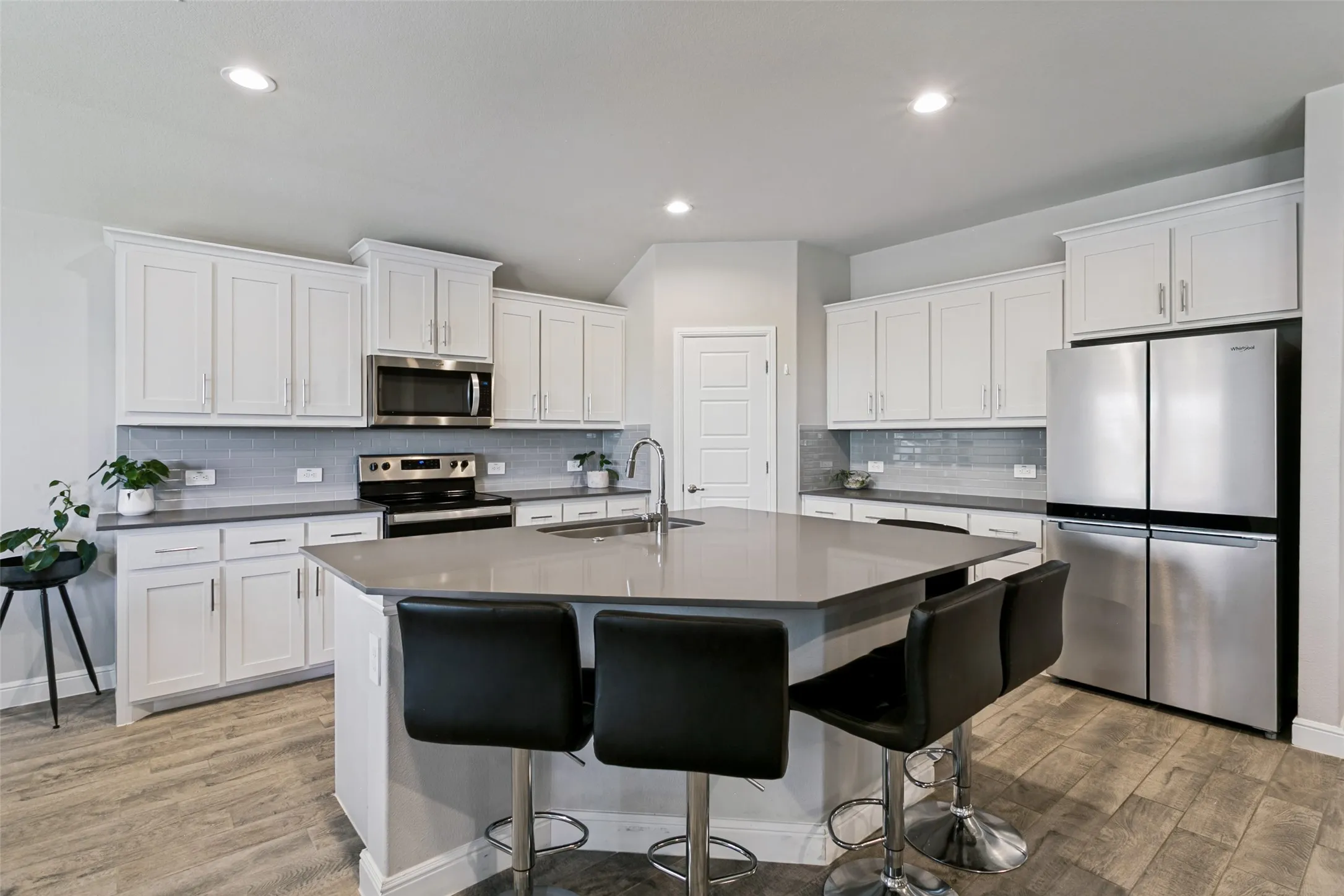 Single Family Residence For Rent in Johnson County , 1608 Central Park Drive, Alvarado, Texas 76009, 4 Bedroom, 2 Bathroom, 2 Garage spaces, 2,617 Sqft, built in 2023, mls#21377492, Real Estate Agent in Alvarado, Homes For Rent in Johnson county, Homes For Rent in Alvarado, Realtor in Alvarado Texas, Real Estate Brokerage Independent Realty Texas, Luminita Cordes Realtor