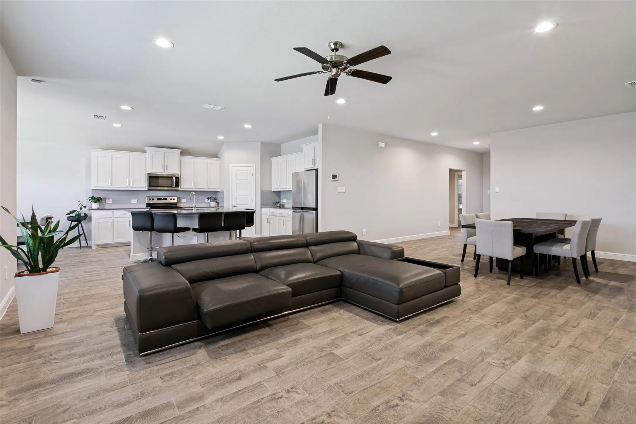 Single Family Residence For Rent in Johnson County , 1608 Central Park Drive, Alvarado, Texas 76009, 4 Bedroom, 2 Bathroom, 2 Garage spaces, 2,617 Sqft, built in 2023, mls#21377492, Real Estate Agent in Alvarado, Homes For Rent in Johnson county, Homes For Rent in Alvarado, Realtor in Alvarado Texas, Real Estate Brokerage Independent Realty Texas, Luminita Cordes Realtor