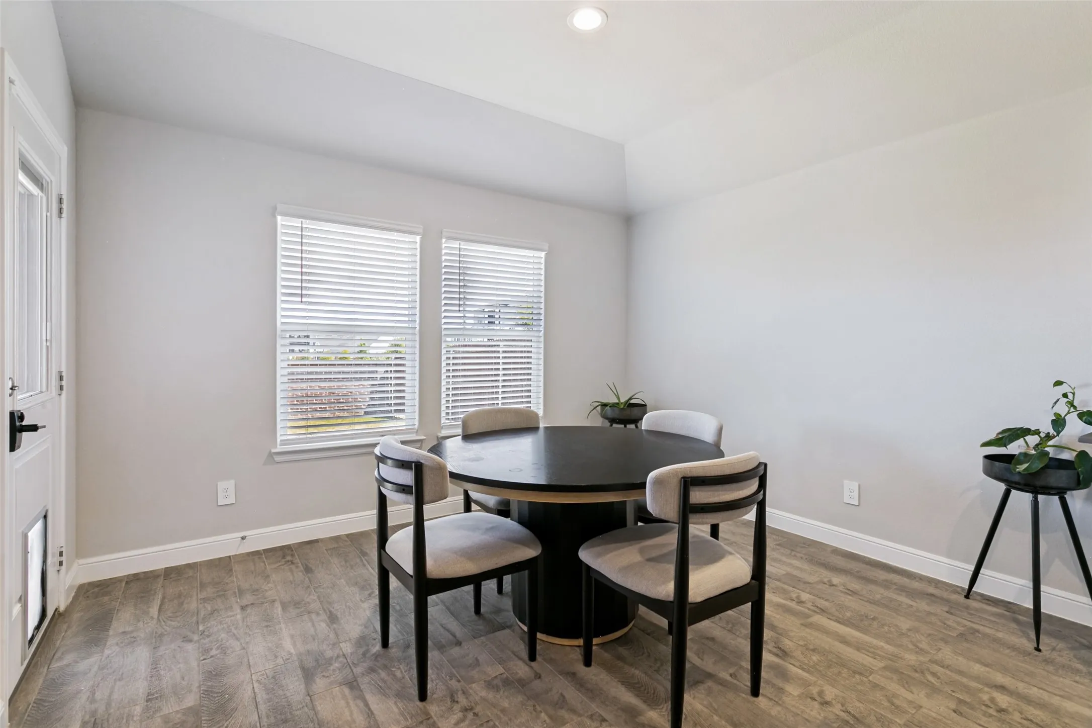 Single Family Residence For Rent in Johnson County , 1608 Central Park Drive, Alvarado, Texas 76009, 4 Bedroom, 2 Bathroom, 2 Garage spaces, 2,617 Sqft, built in 2023, mls#21377492, Real Estate Agent in Alvarado, Homes For Rent in Johnson county, Homes For Rent in Alvarado, Realtor in Alvarado Texas, Real Estate Brokerage Independent Realty Texas, Luminita Cordes Realtor
